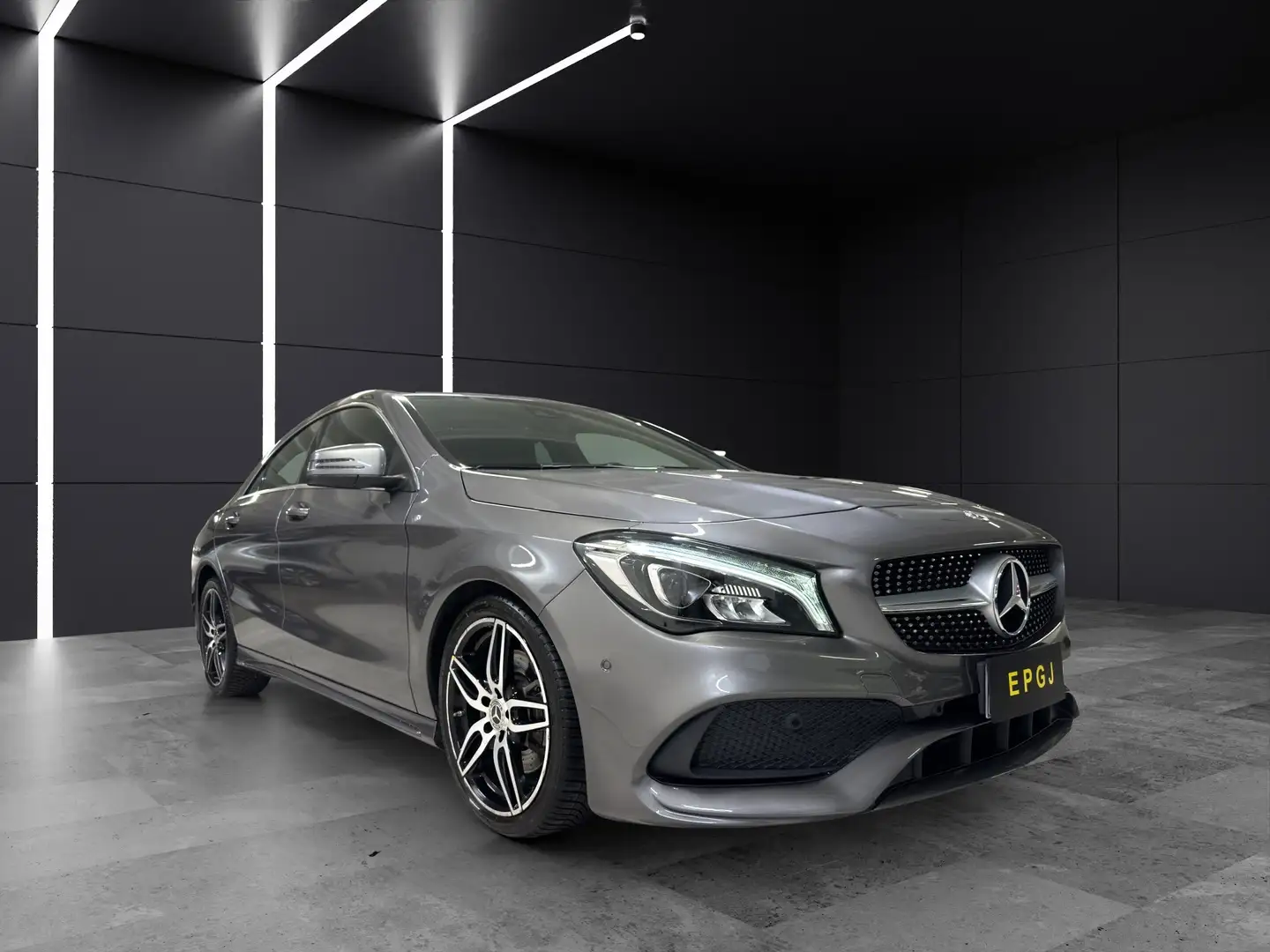 Mercedes-Benz CLA 220 d Premium 4matic auto FL Gris - 2