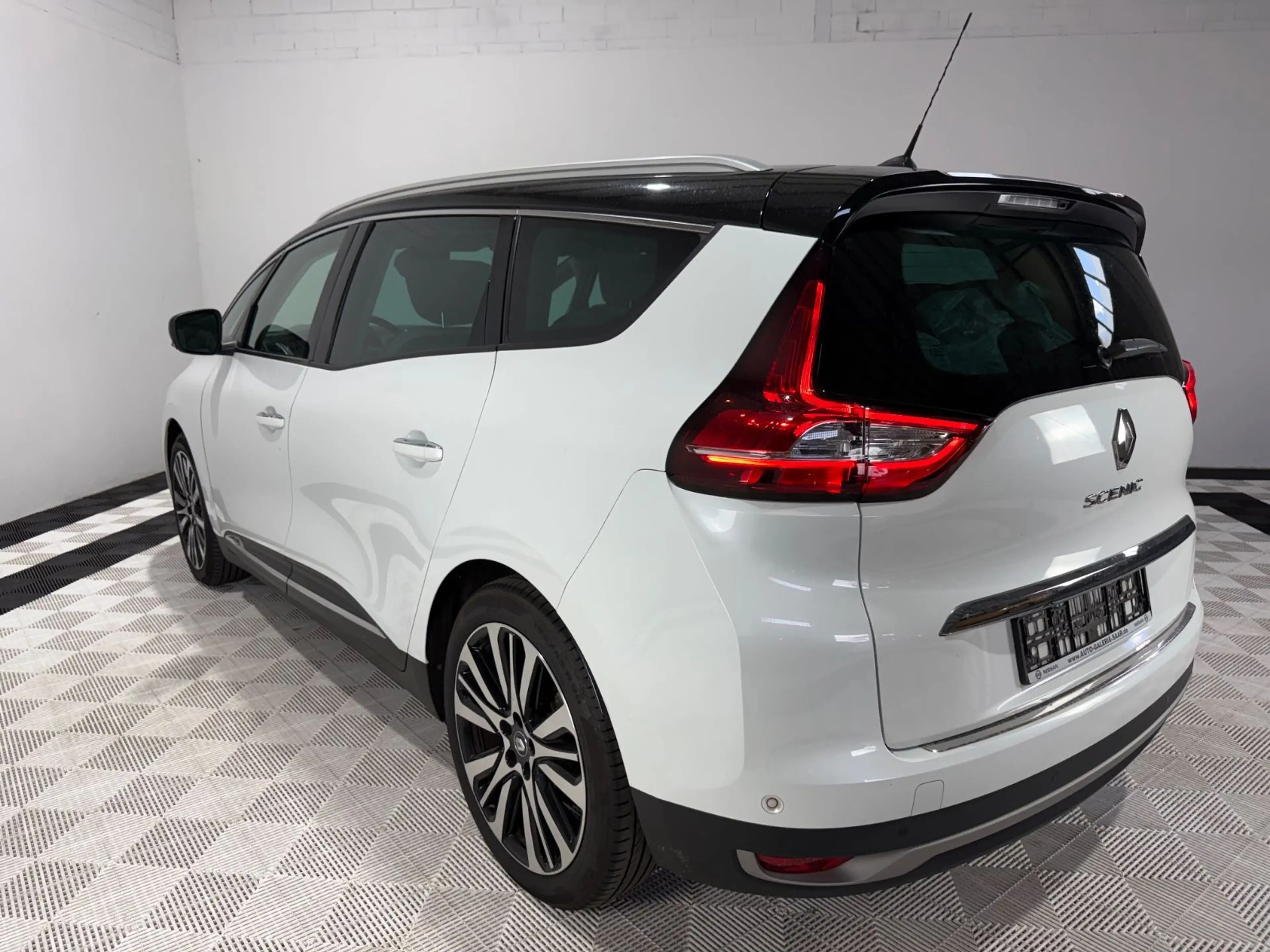 Renault Grand Scenic Grand SceniC Initiale Paris°Pano°HUD°Automatik — photo 9