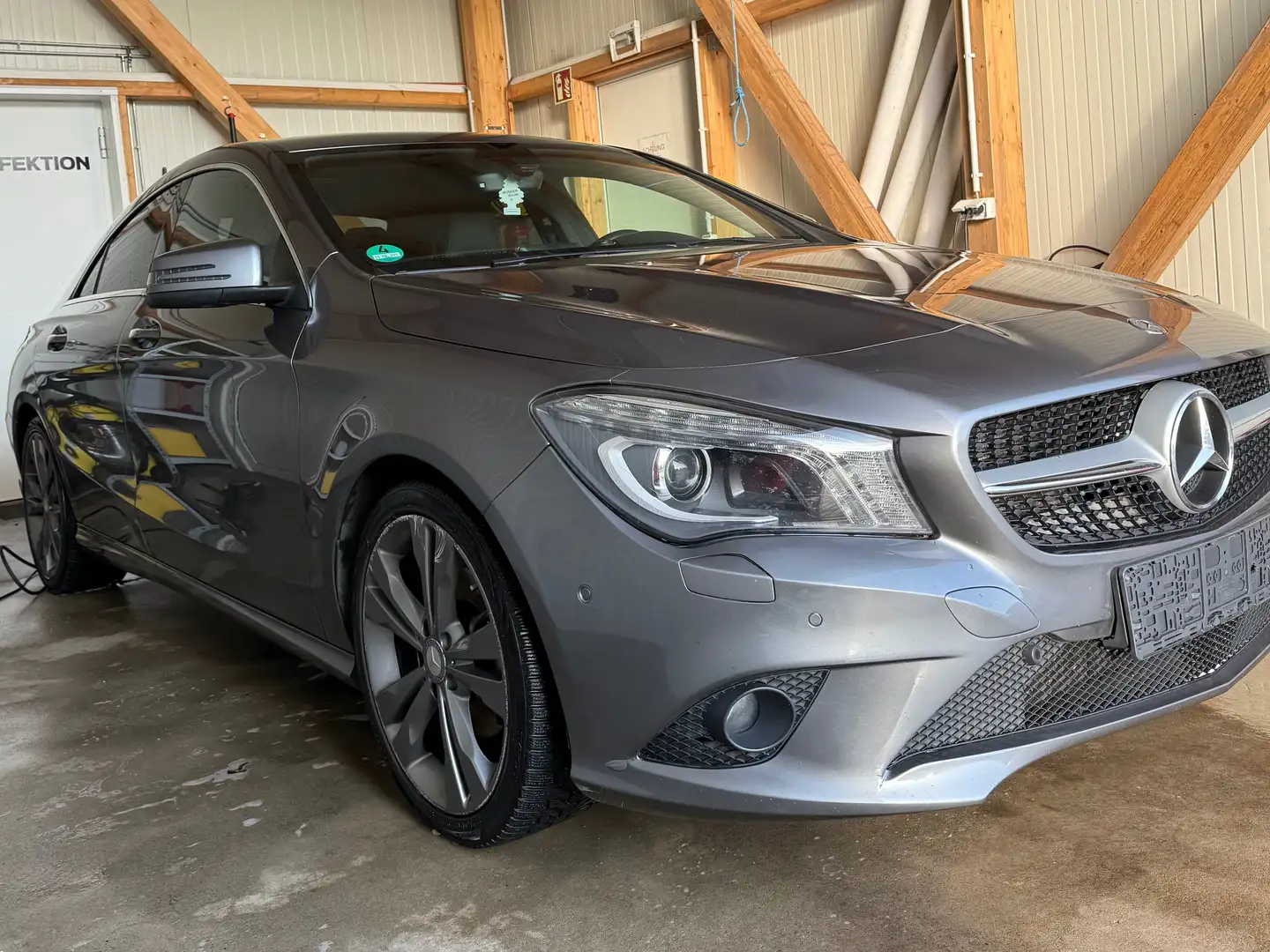 Mercedes-Benz 180 CLA Gris - 2