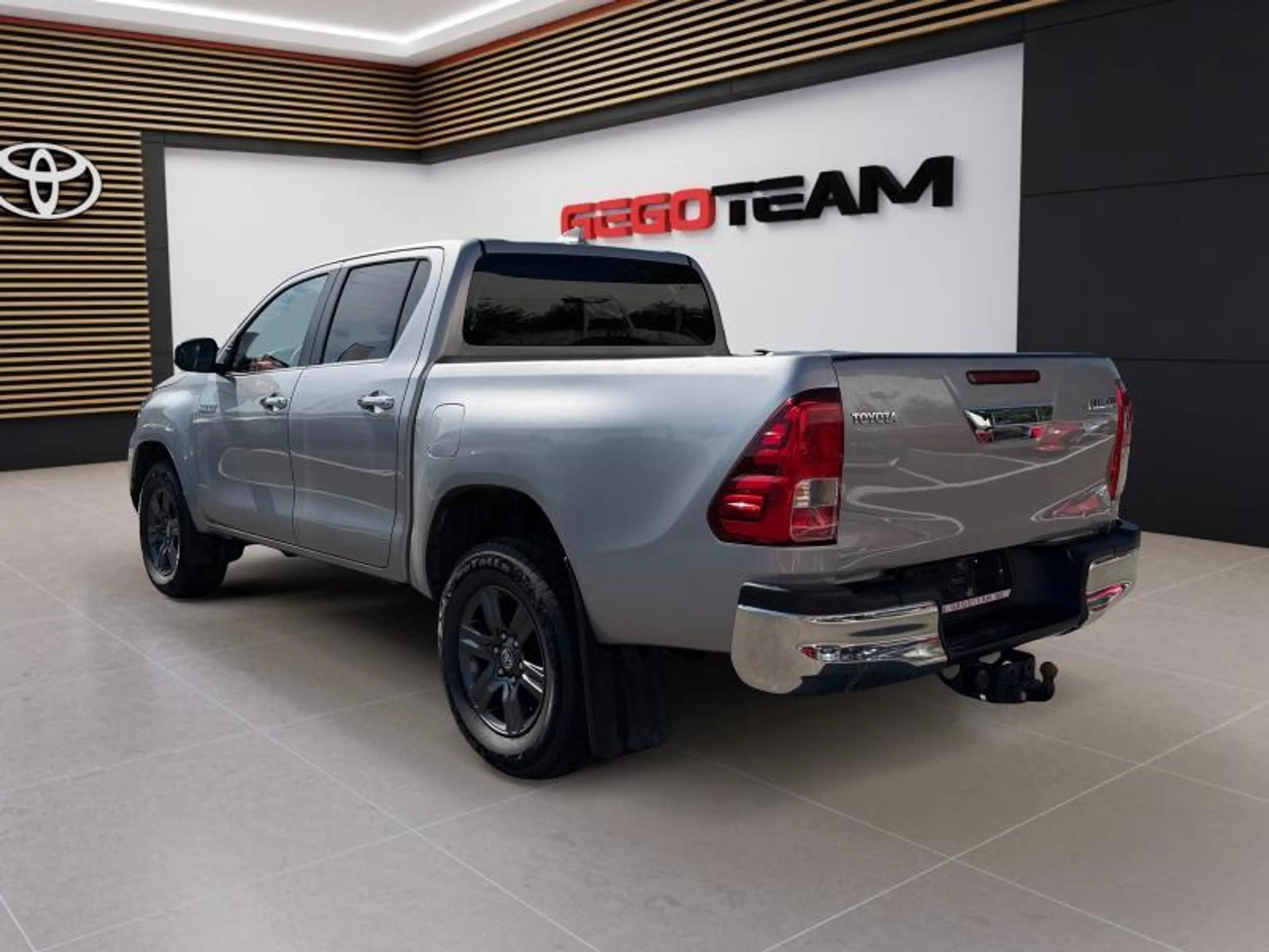 Toyota Hilux Comfort 2.4 — photo 4