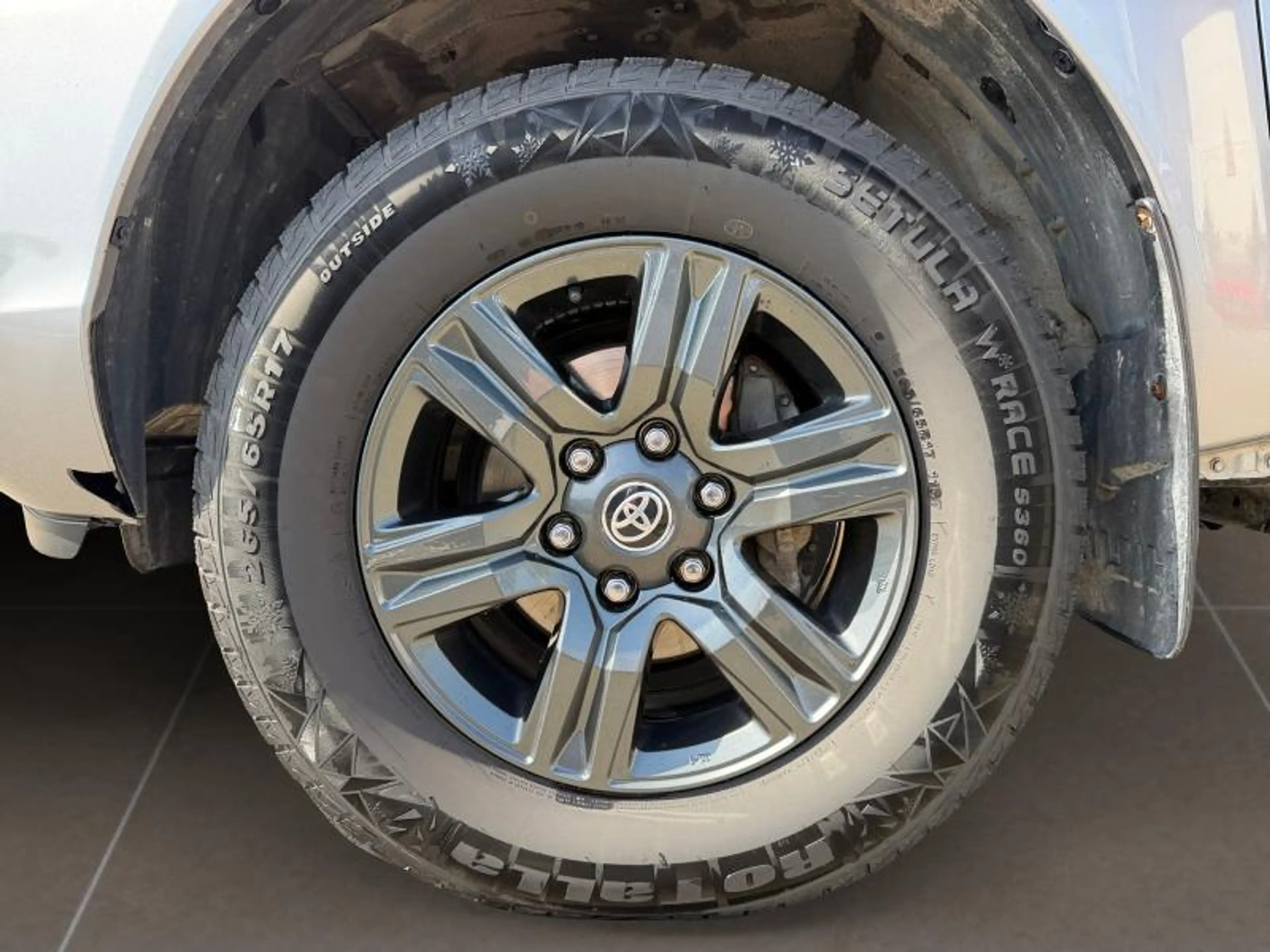 Toyota Hilux Comfort 2.4 — photo 2