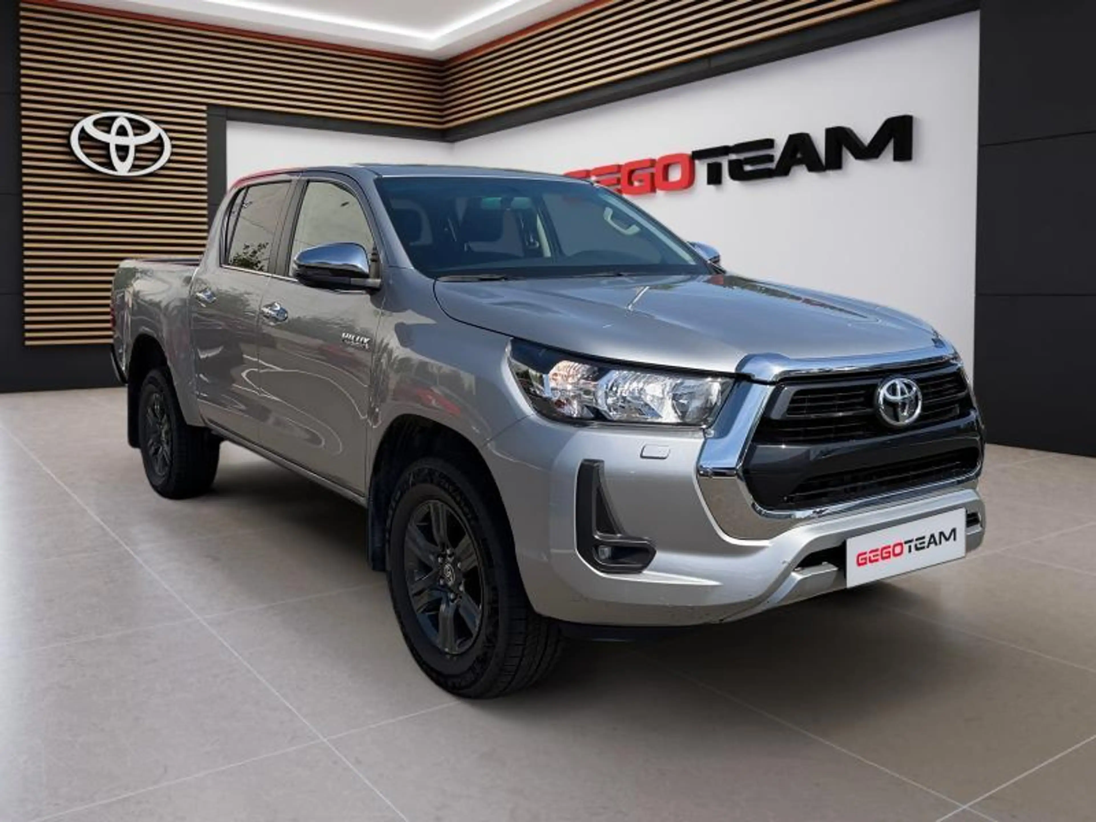 Toyota Hilux Comfort 2.4 — photo 8