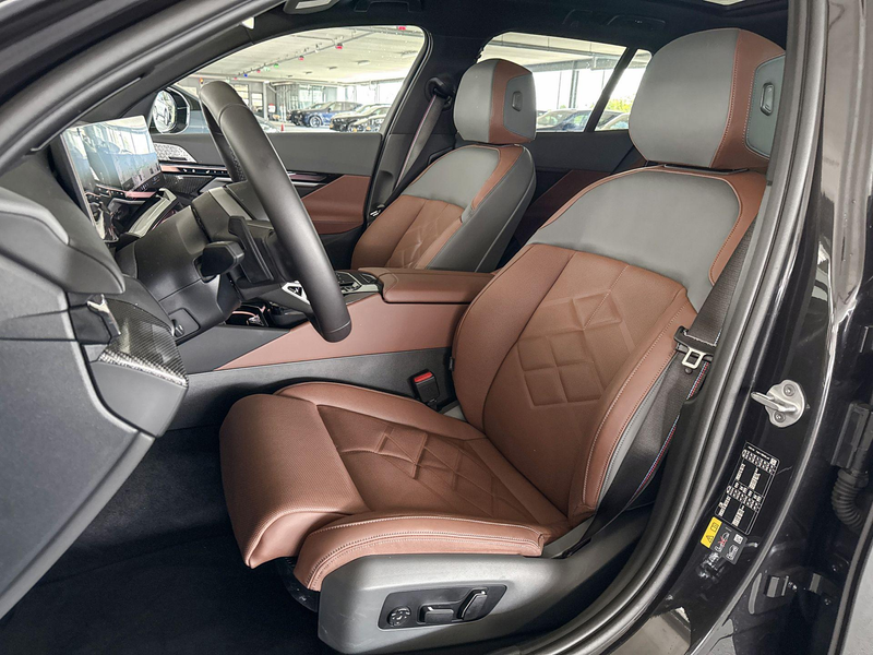 BMW 550 5-serie Touring 550e xDrive M-Sport — photo 9