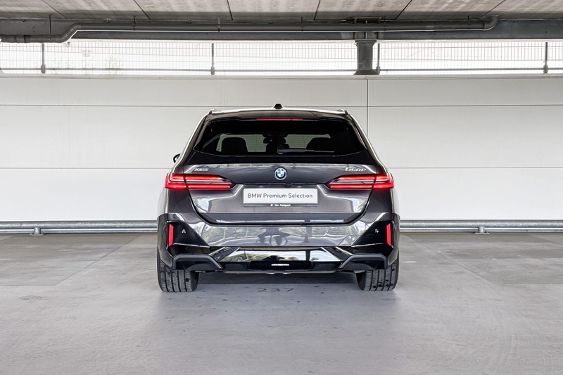BMW 550 5-serie Touring 550e xDrive M-Sport — photo 7