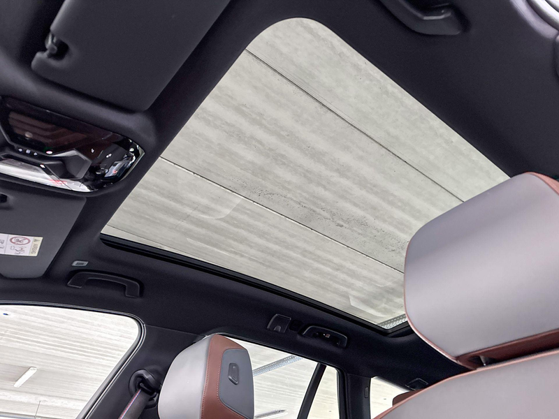 BMW 550 5-serie Touring 550e xDrive M-Sport — photo 10