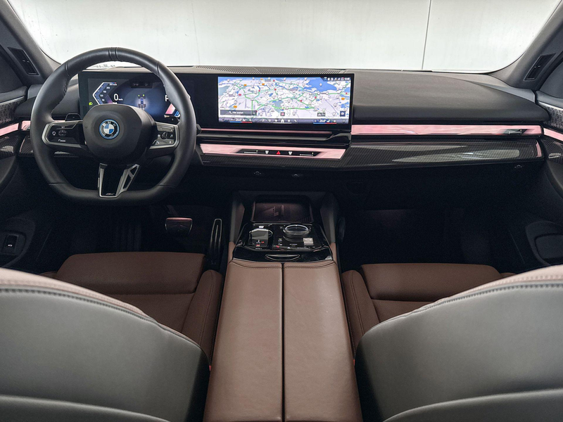 BMW 550 5-serie Touring 550e xDrive M-Sport — photo 11