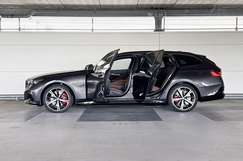 BMW 550 5-serie Touring 550e xDrive M-Sport — photo 3