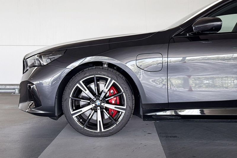 BMW 550 5-serie Touring 550e xDrive M-Sport — photo 4