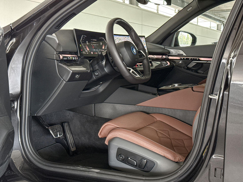 BMW 550 5-serie Touring 550e xDrive M-Sport — photo 8