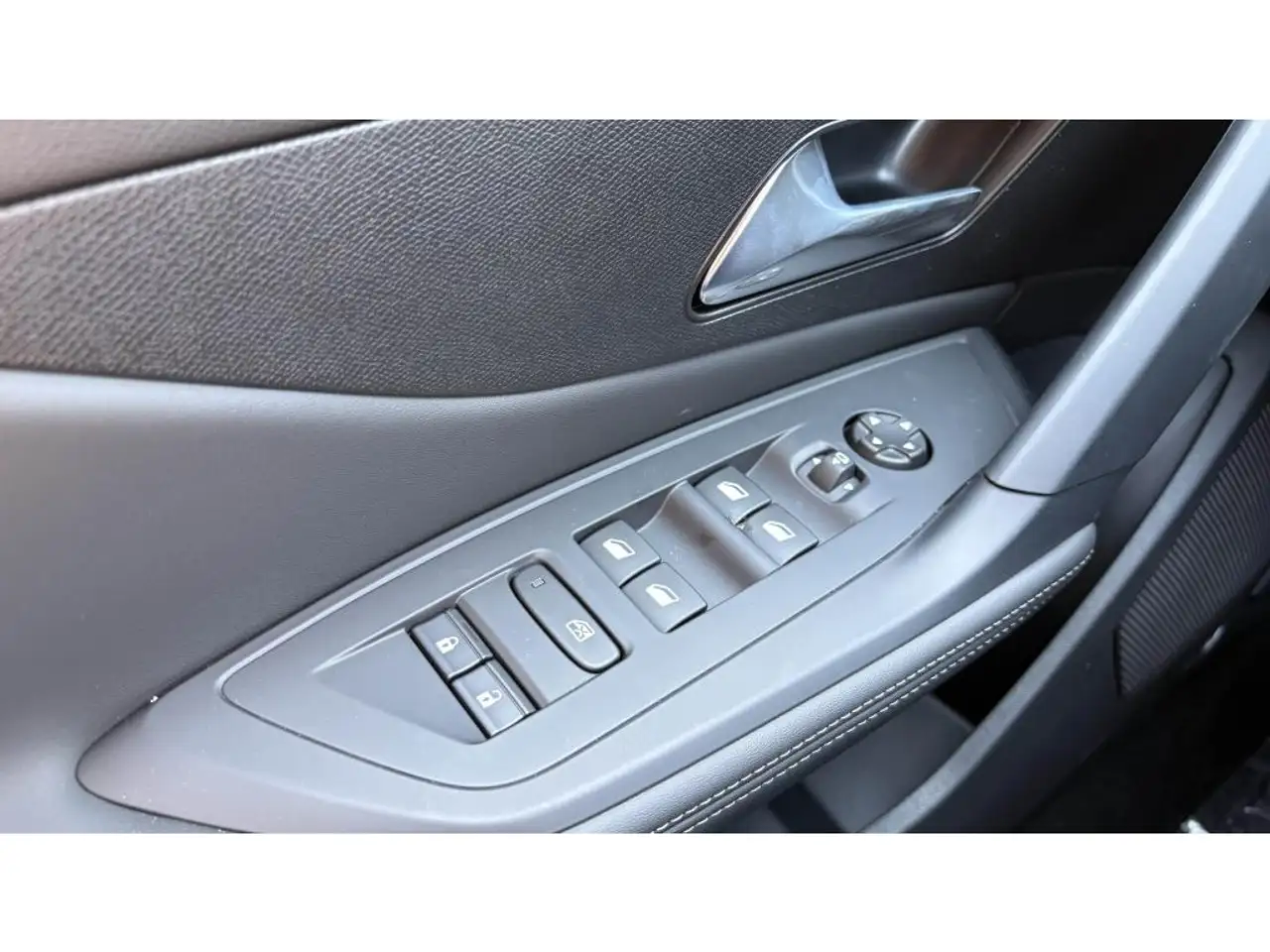 Peugeot 308 2026 — фото 12