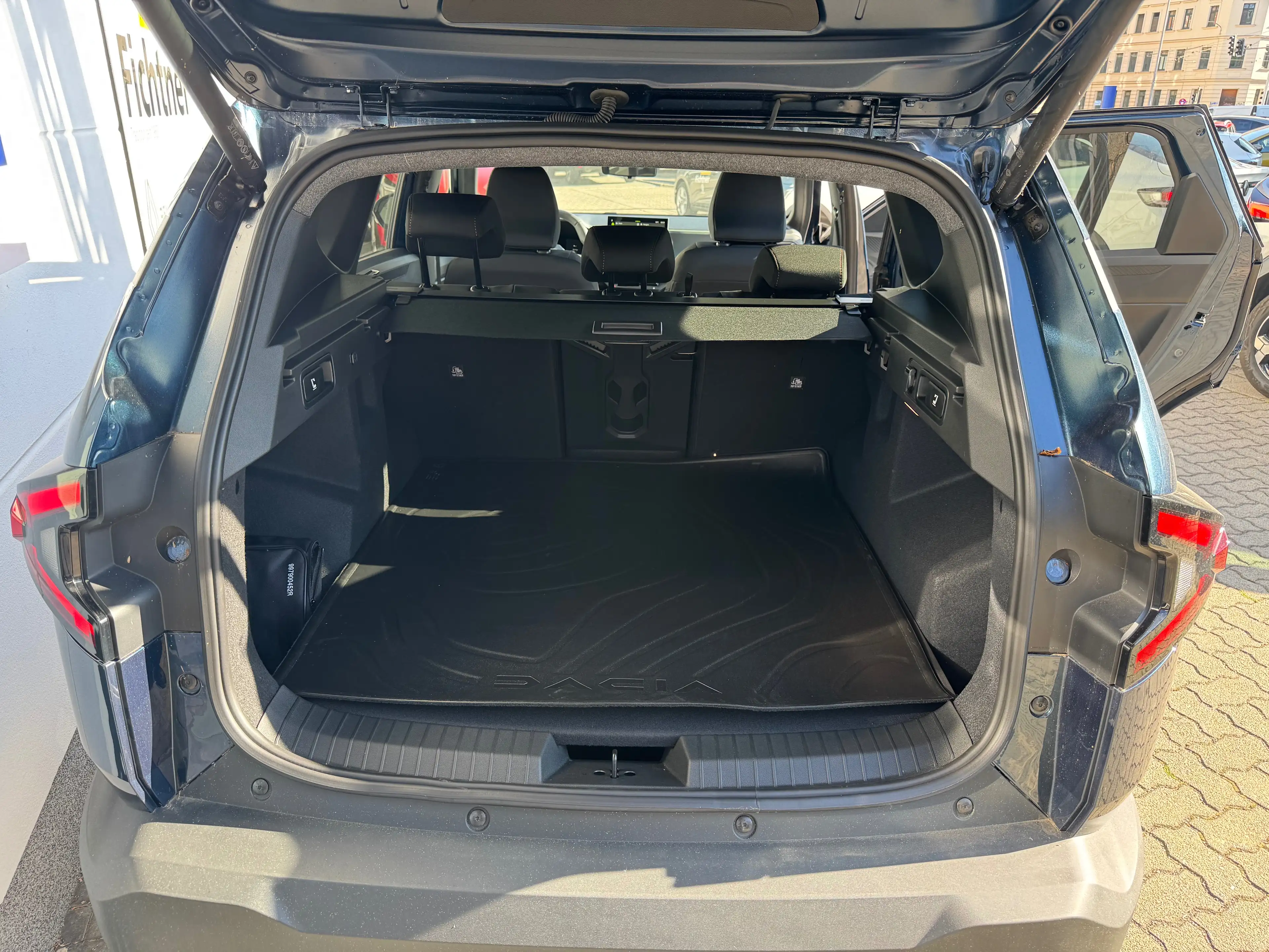 Dacia Bigster Hybrid 155 Extreme Citypaket Winter Plus Paket — photo 13
