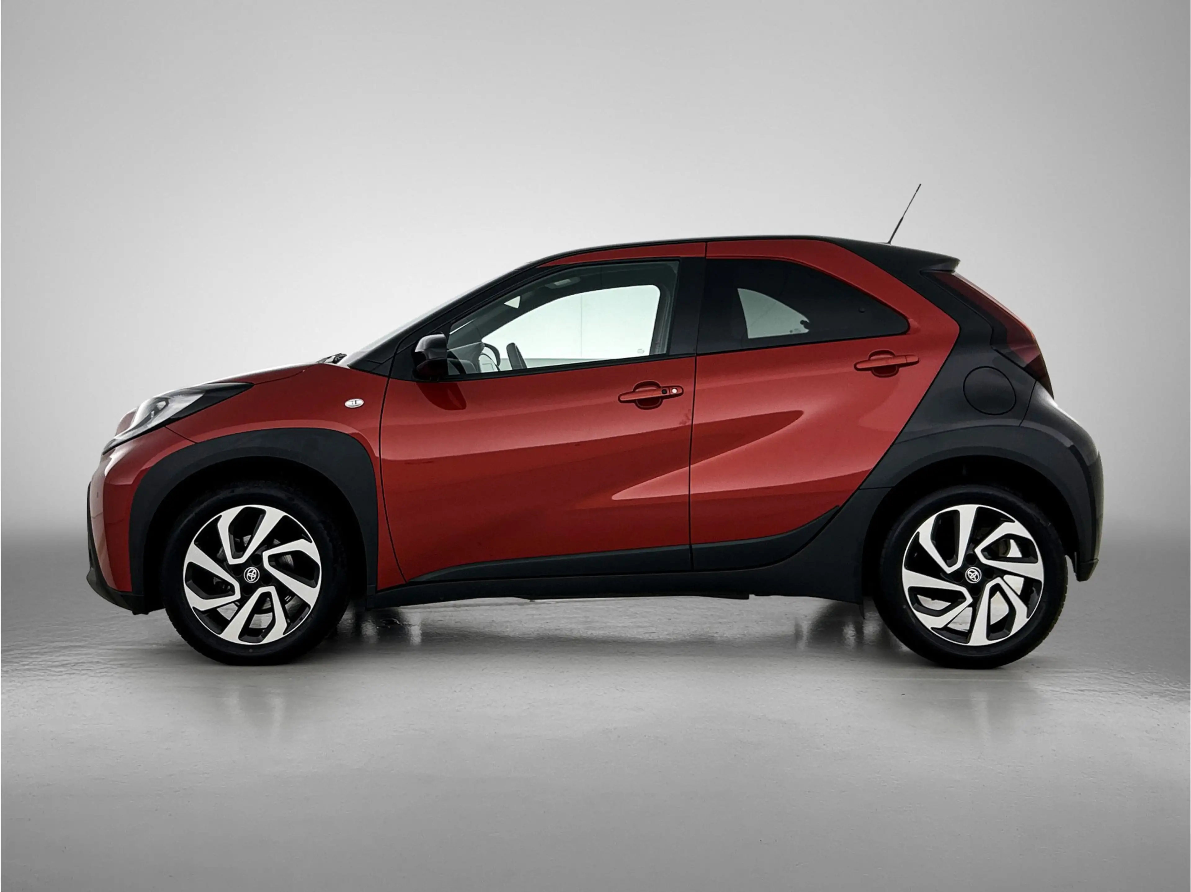 Toyota Aygo X 1.0 VVT-i S-CVT Pulse + | BTW Voertuig | Parkeerse — photo 3