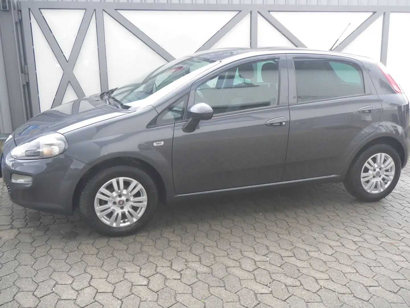 Fiat Punto Basis Grey - 1
