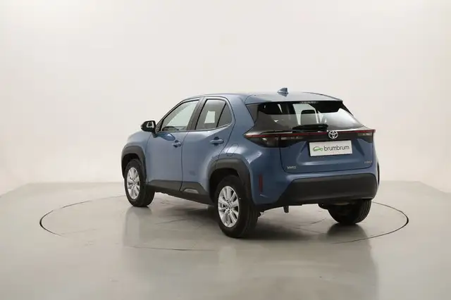Toyota Yaris Cross view 3