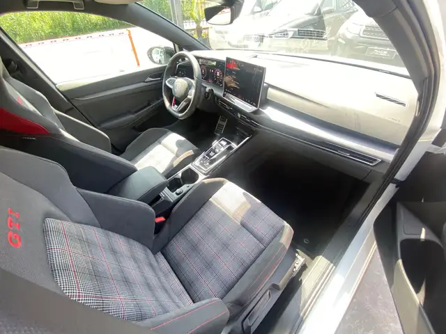 Volkswagen Golf view 12