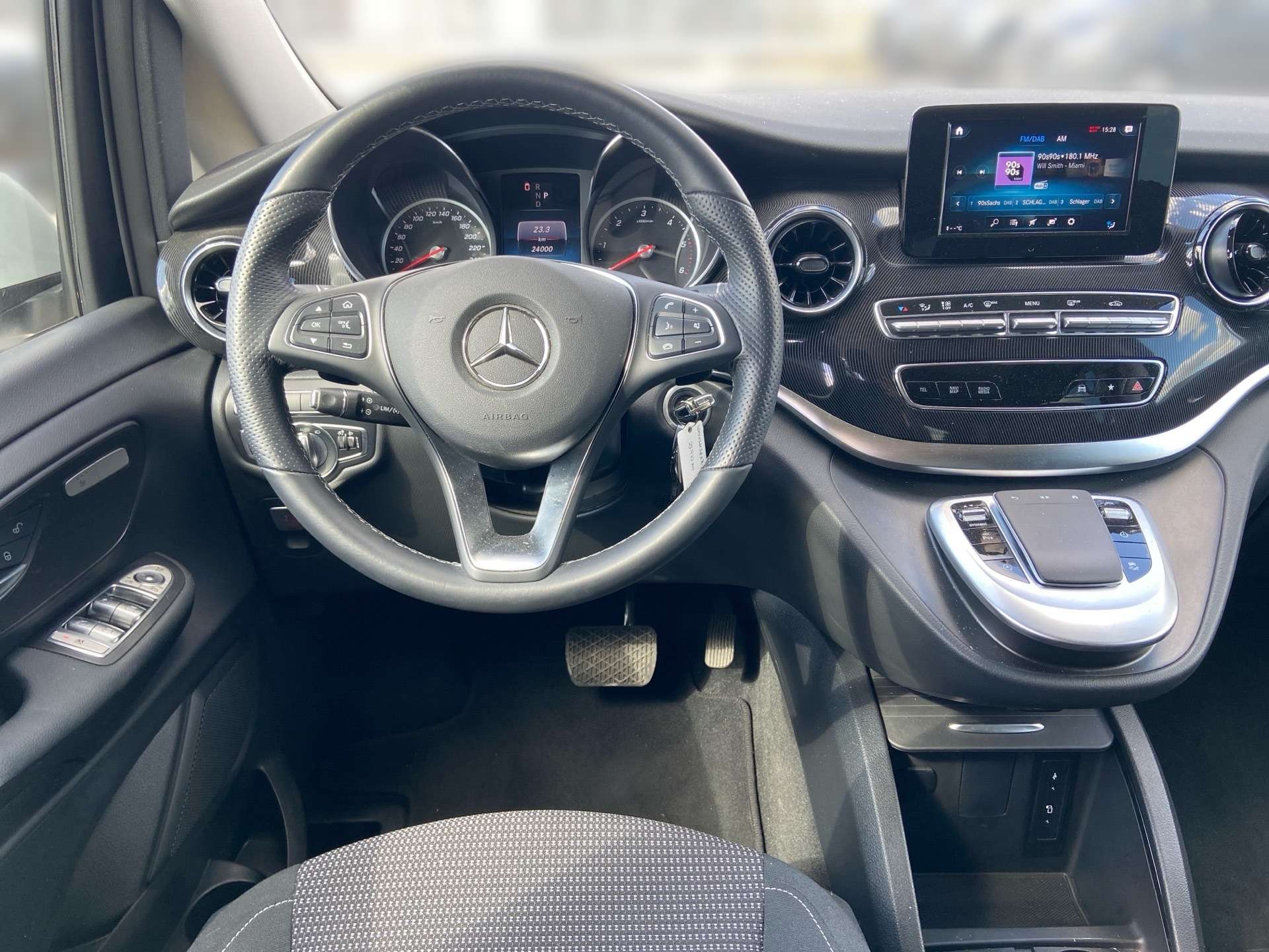 Mercedes-Benz V 220