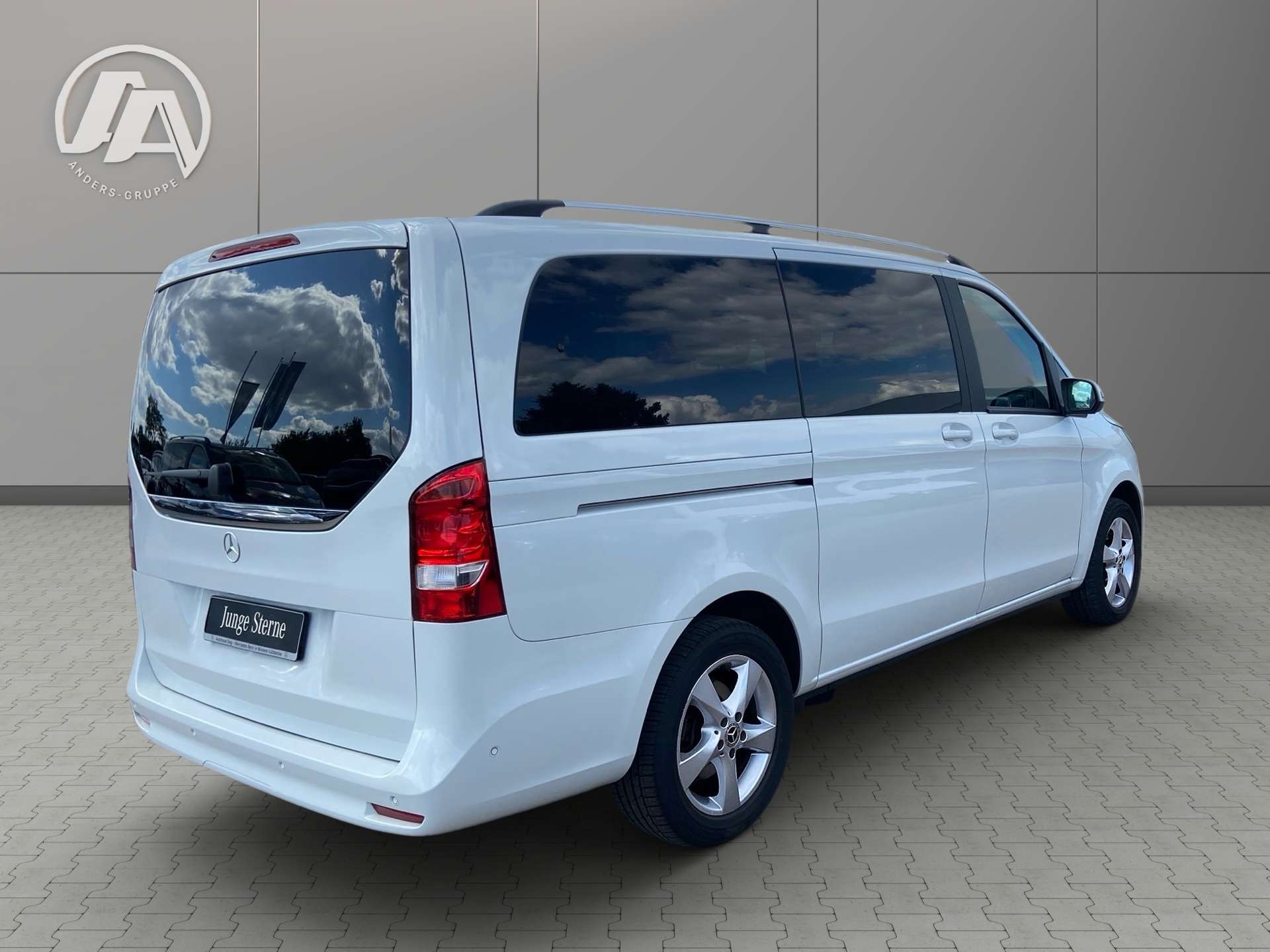 Mercedes-Benz V 220