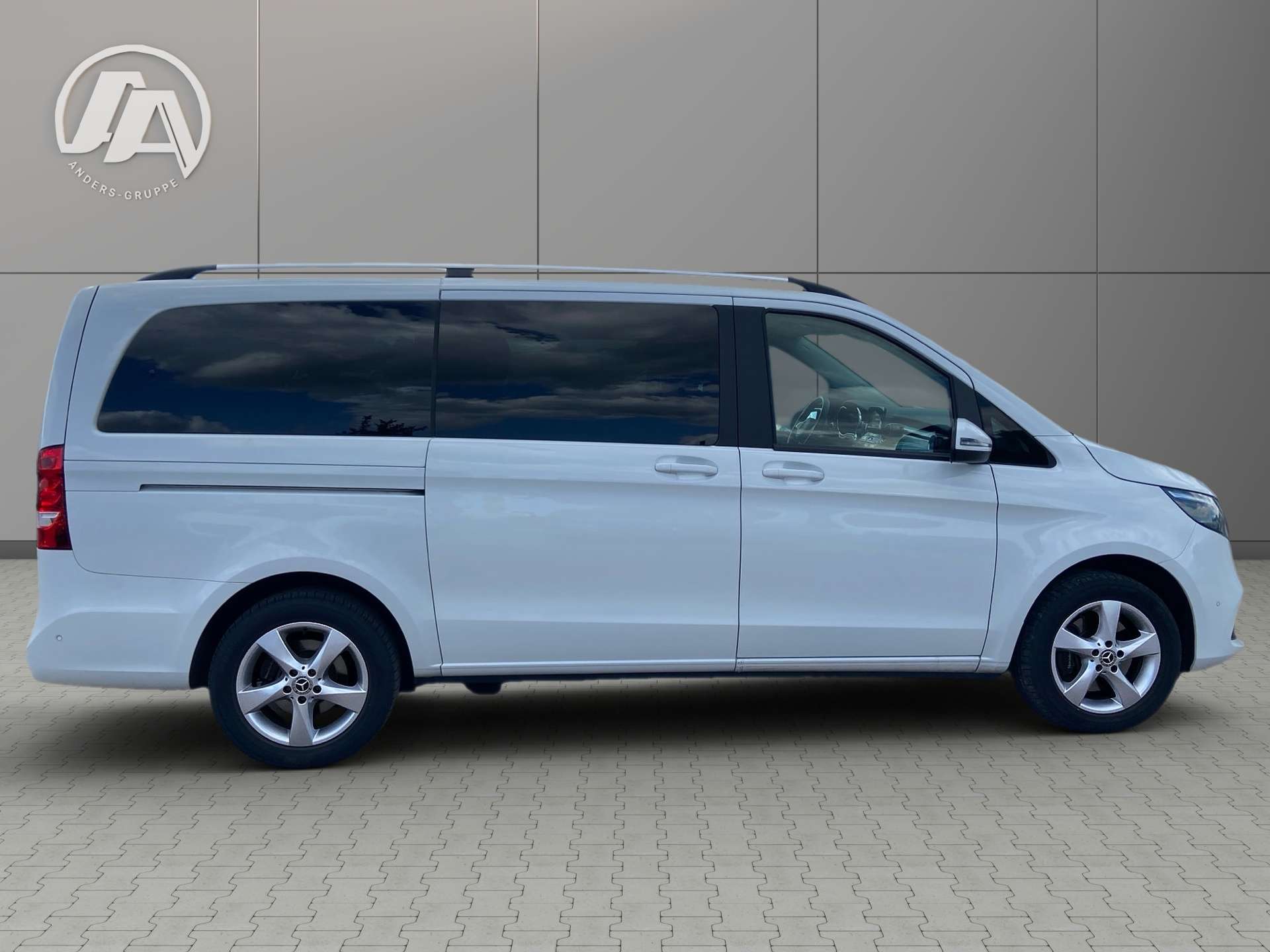 Mercedes-Benz V 220