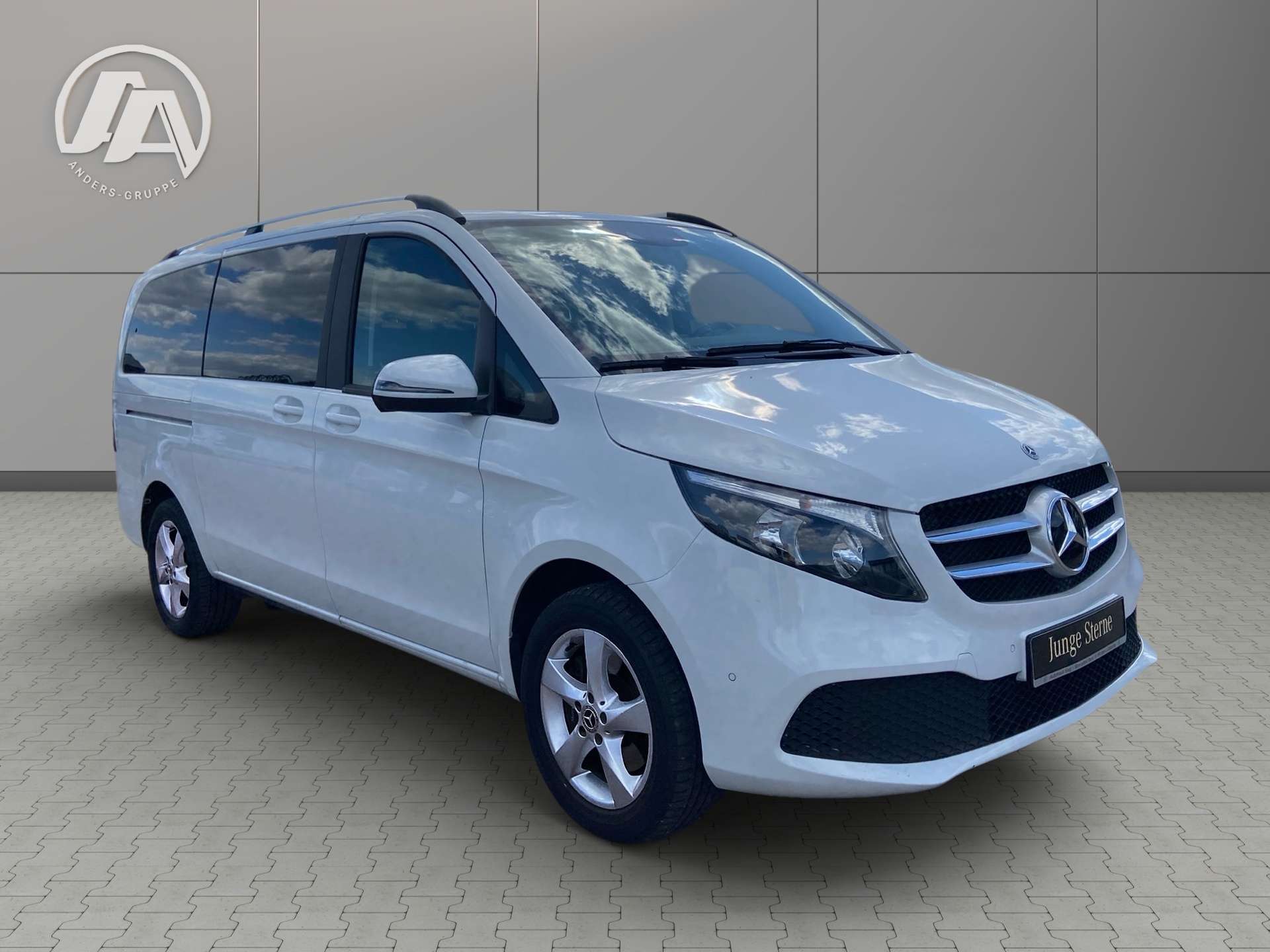 Mercedes-Benz V 220