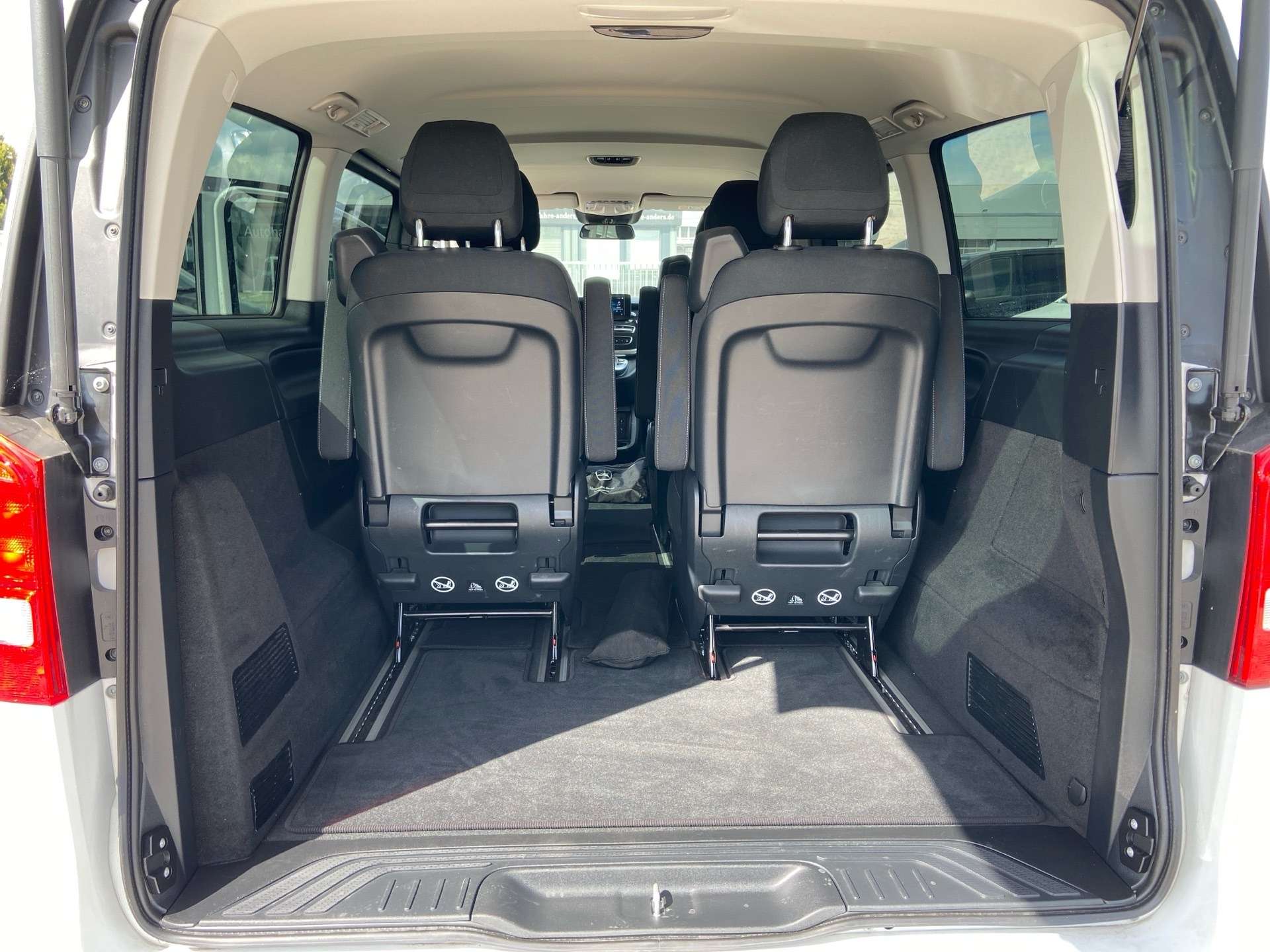 Mercedes-Benz V 220