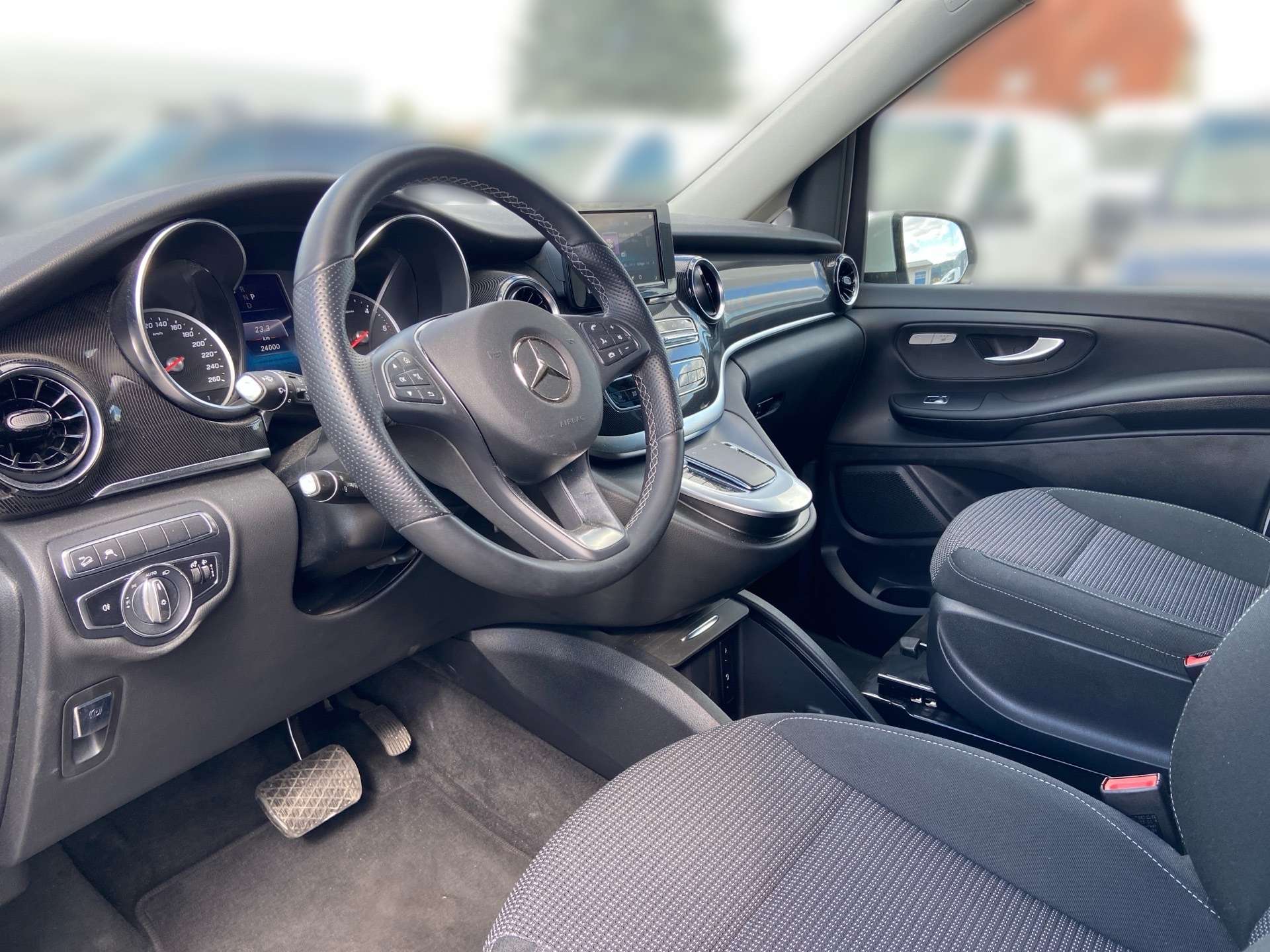 Mercedes-Benz V 220