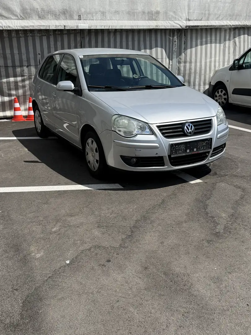 Volkswagen Polo 1,2 Grau - 2