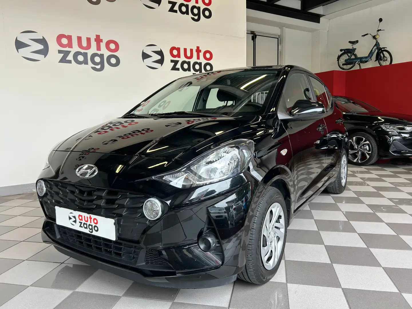 Hyundai i10 1.0 mpi Essential  Blue 67 cv Nero - 1