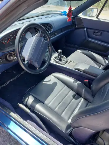 Porsche 944