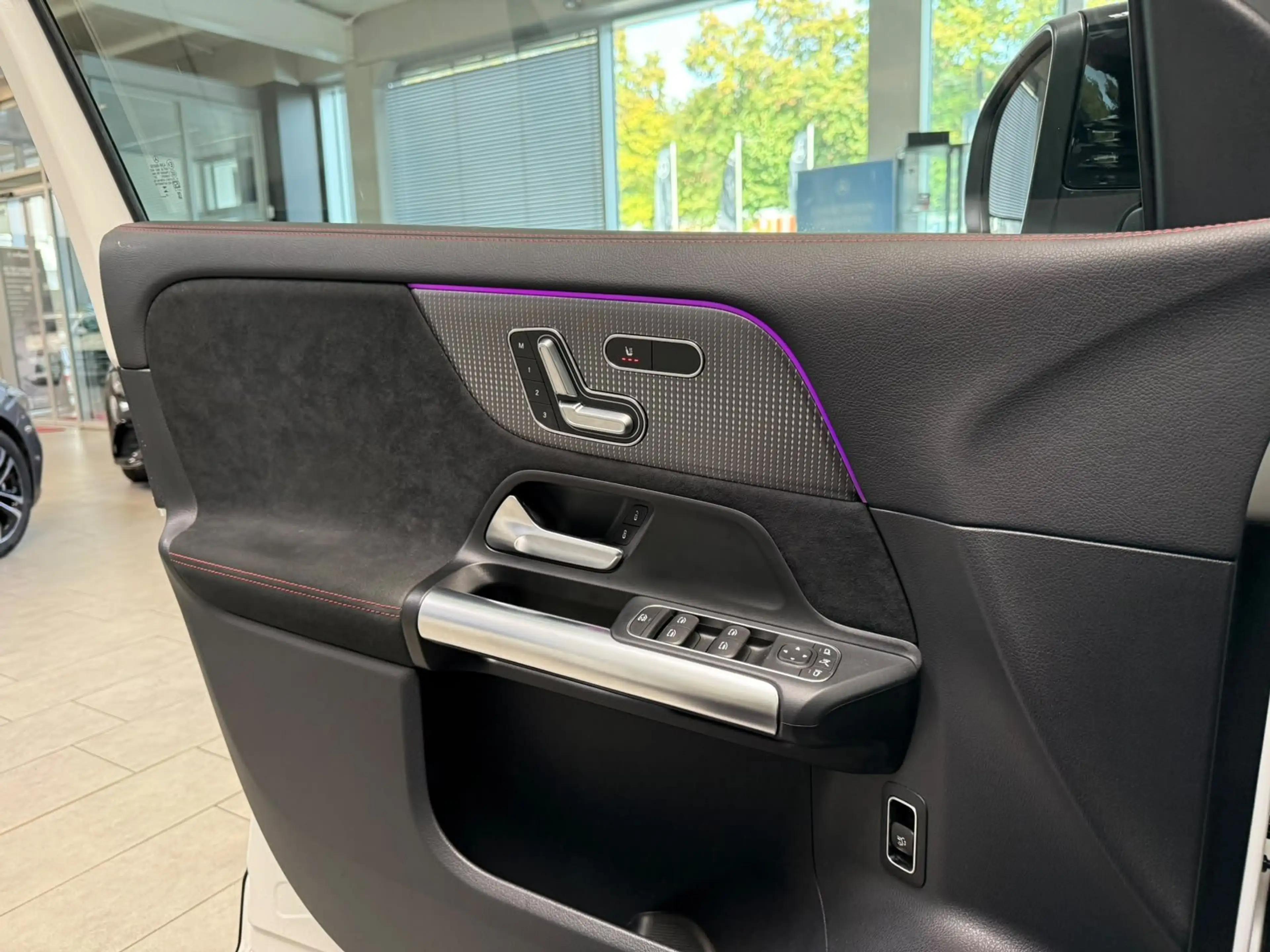 Mercedes-Benz EQA 250 AMG NIGHT+KAMERA+MEMORY+LED+CARPLAY+TOTW — photo 11