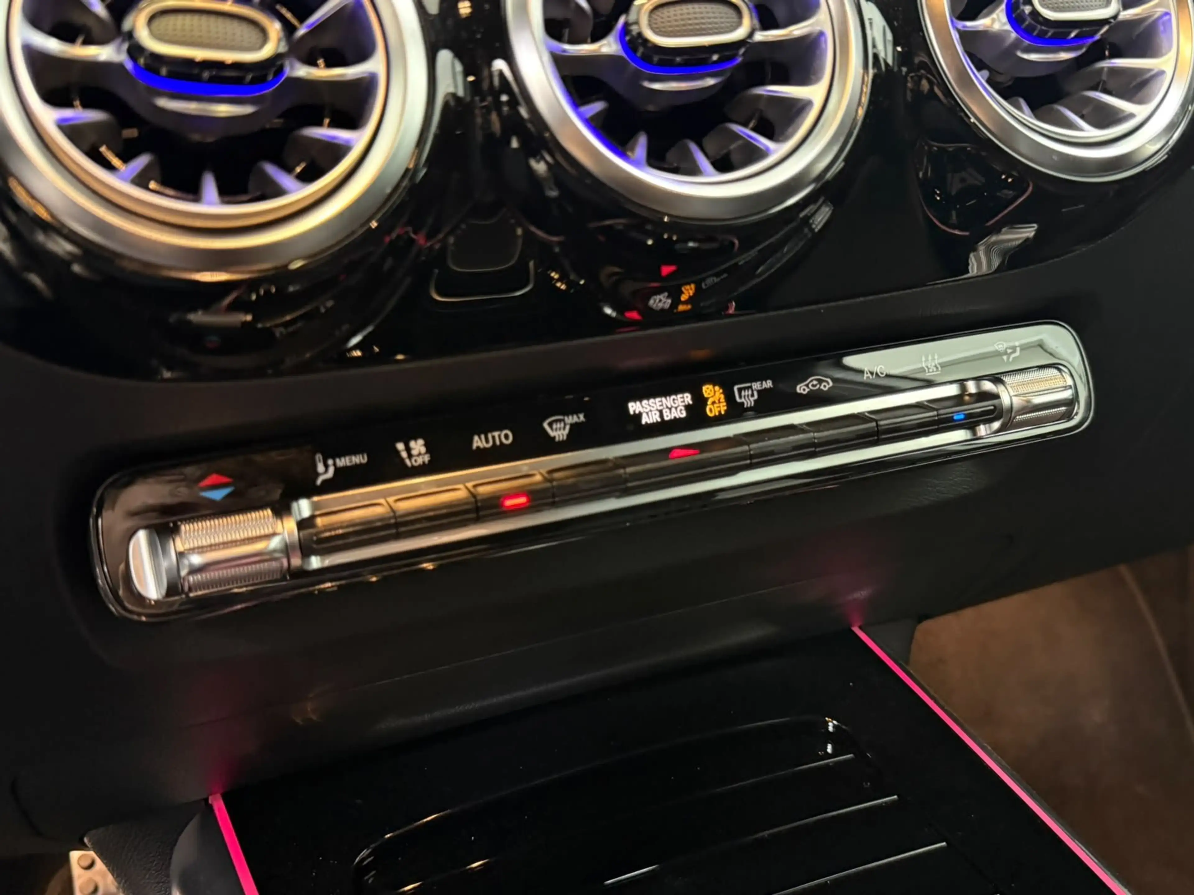 Mercedes-Benz EQA 250 AMG NIGHT+KAMERA+MEMORY+LED+CARPLAY+TOTW — photo 15
