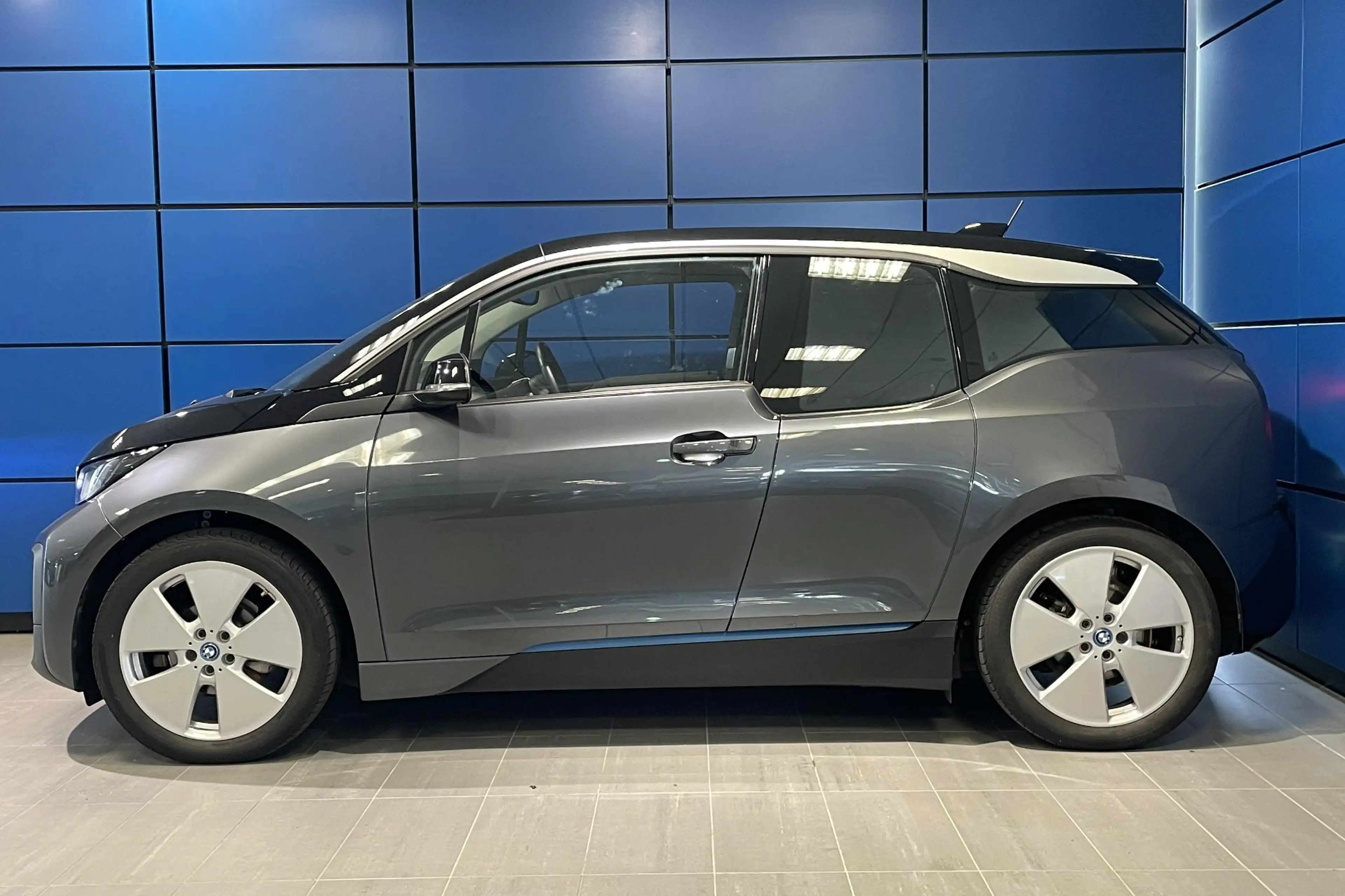 BMW i3 Executive Edition 120Ah 42 kWh — photo 2