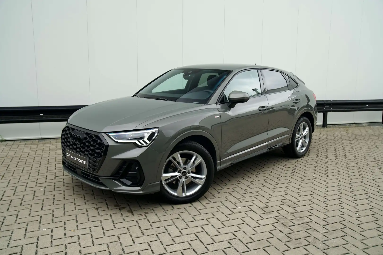 Audi Q3 35 TFSI  SPORTBACK  S-LINE  3 JAAR GARANTIE Gris - 1