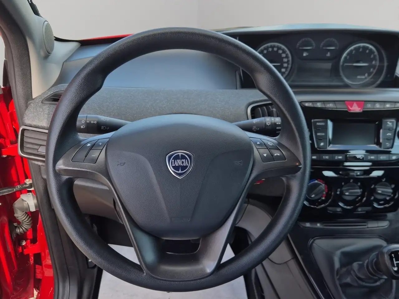 Lancia Ypsilon 2022 — фото 8