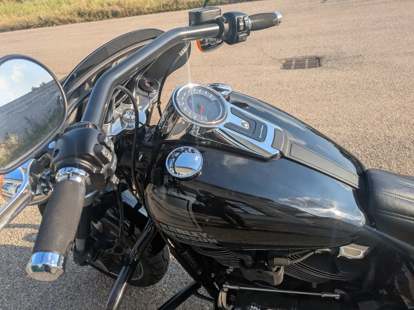Harley-Davidson Sport Glide Noir - 1