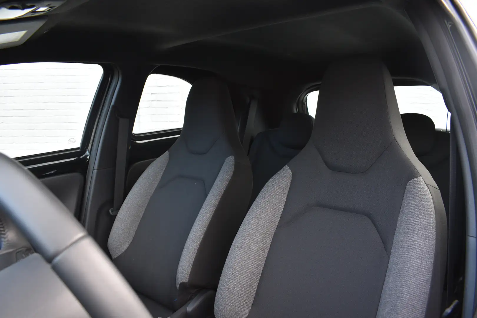 Toyota Aygo X 1.0 VVT-i MT Play 72pk | Apple Carplay/Android Aut Zwart - 2