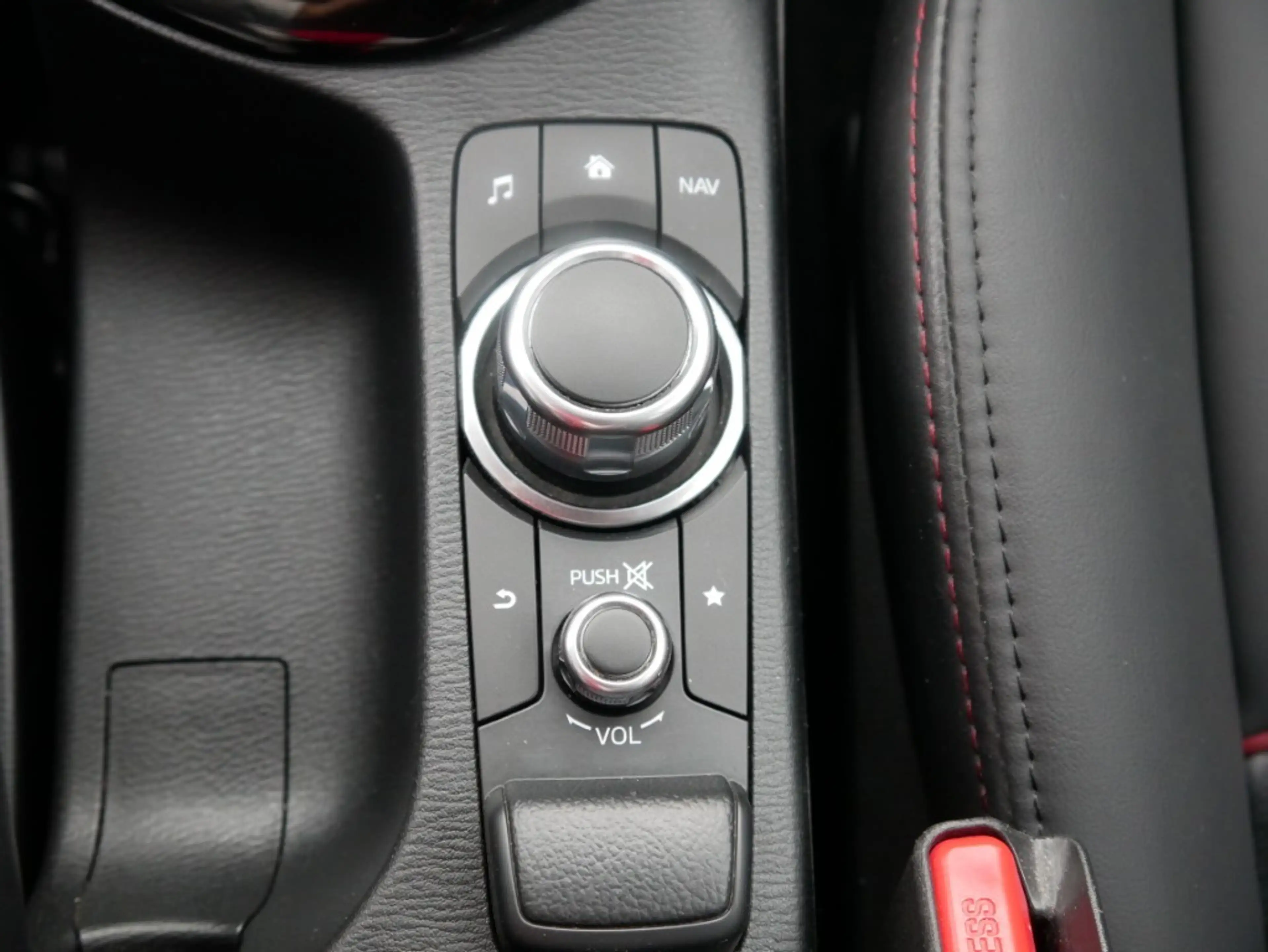 Mazda CX-3 Leder Kamera LED Head-Up DAB Tempomat PDC — photo 14