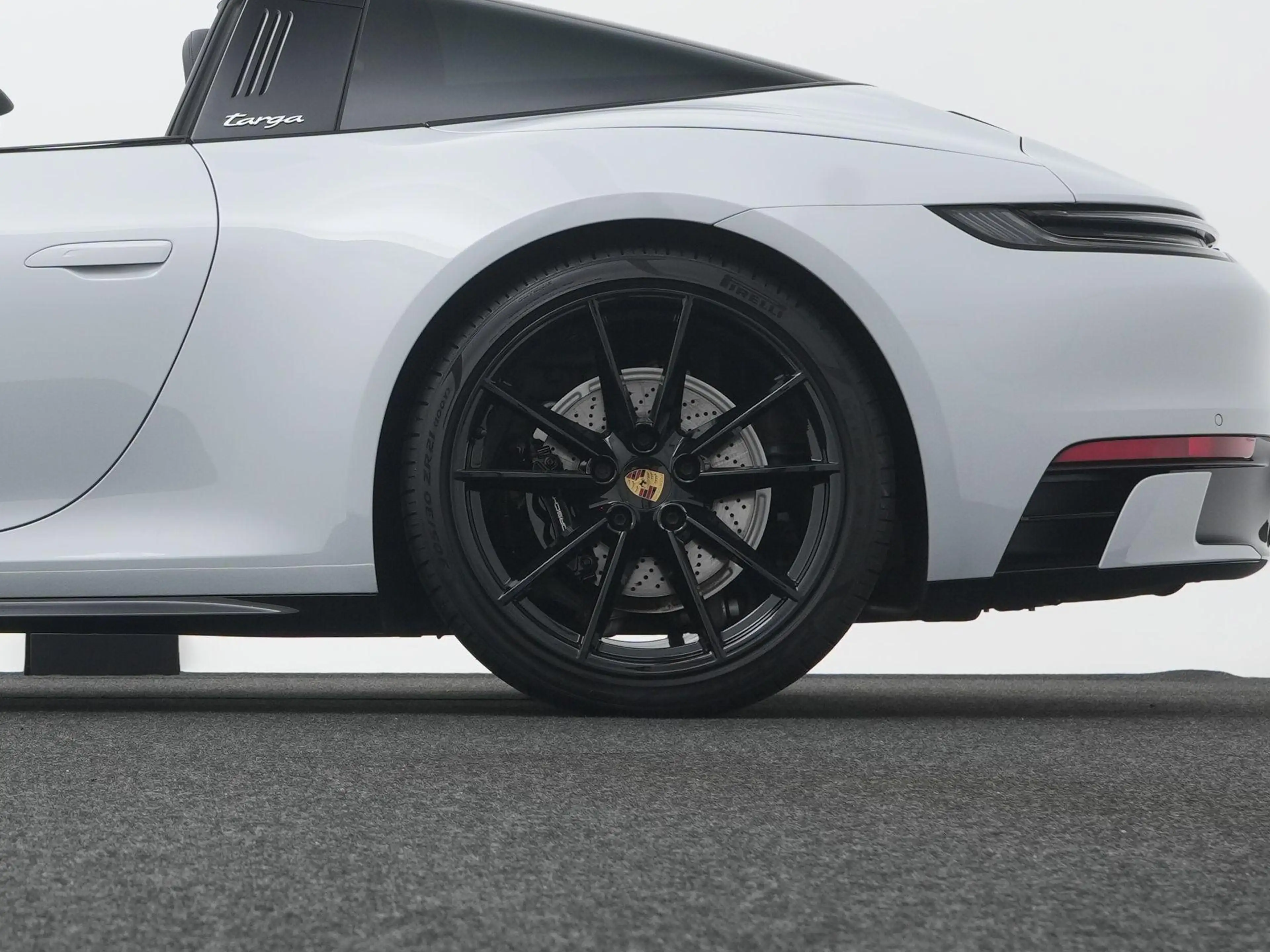 Porsche 992 Targa 4 — photo 8