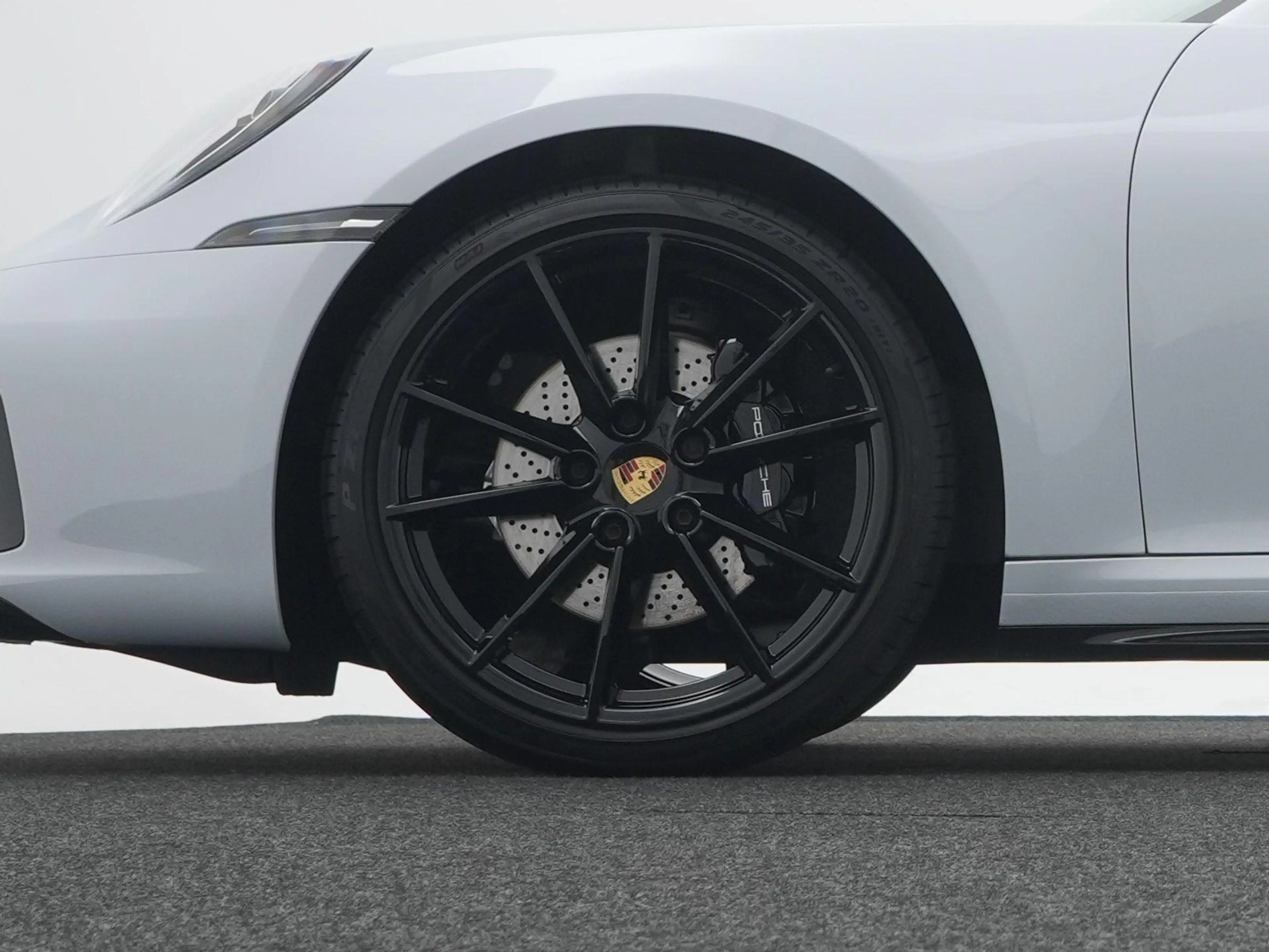 Porsche 992 Targa 4 — photo 7