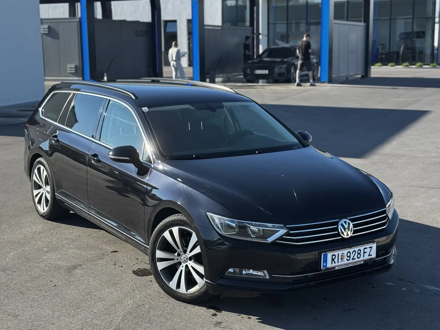 Volkswagen Passat 1.6 TDI  Comfortline Standheizung Sitzheizung ACC Schwarz - 2