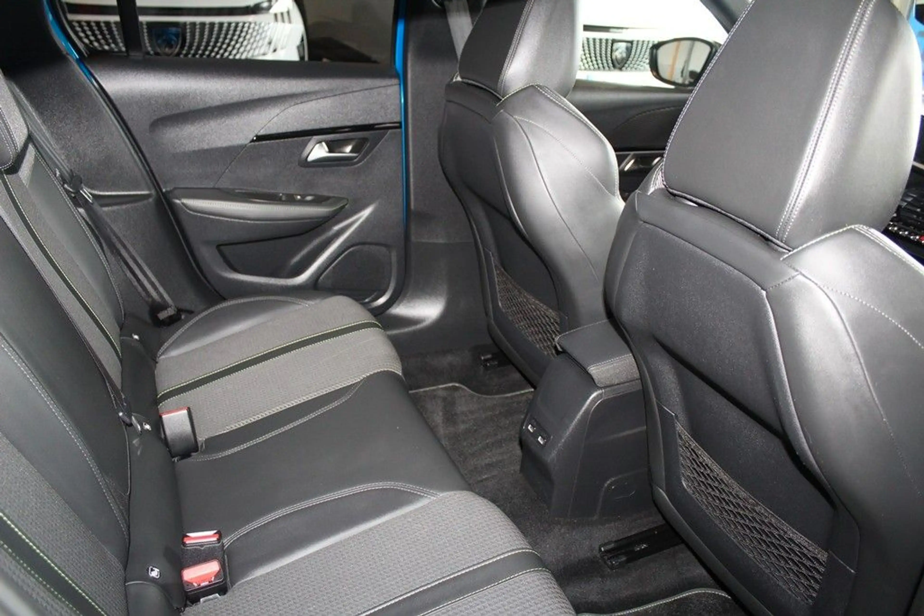 Peugeot 208 GT-LINE 1.2 PureTech 100*LED*AHZV*SZHZG — photo 15