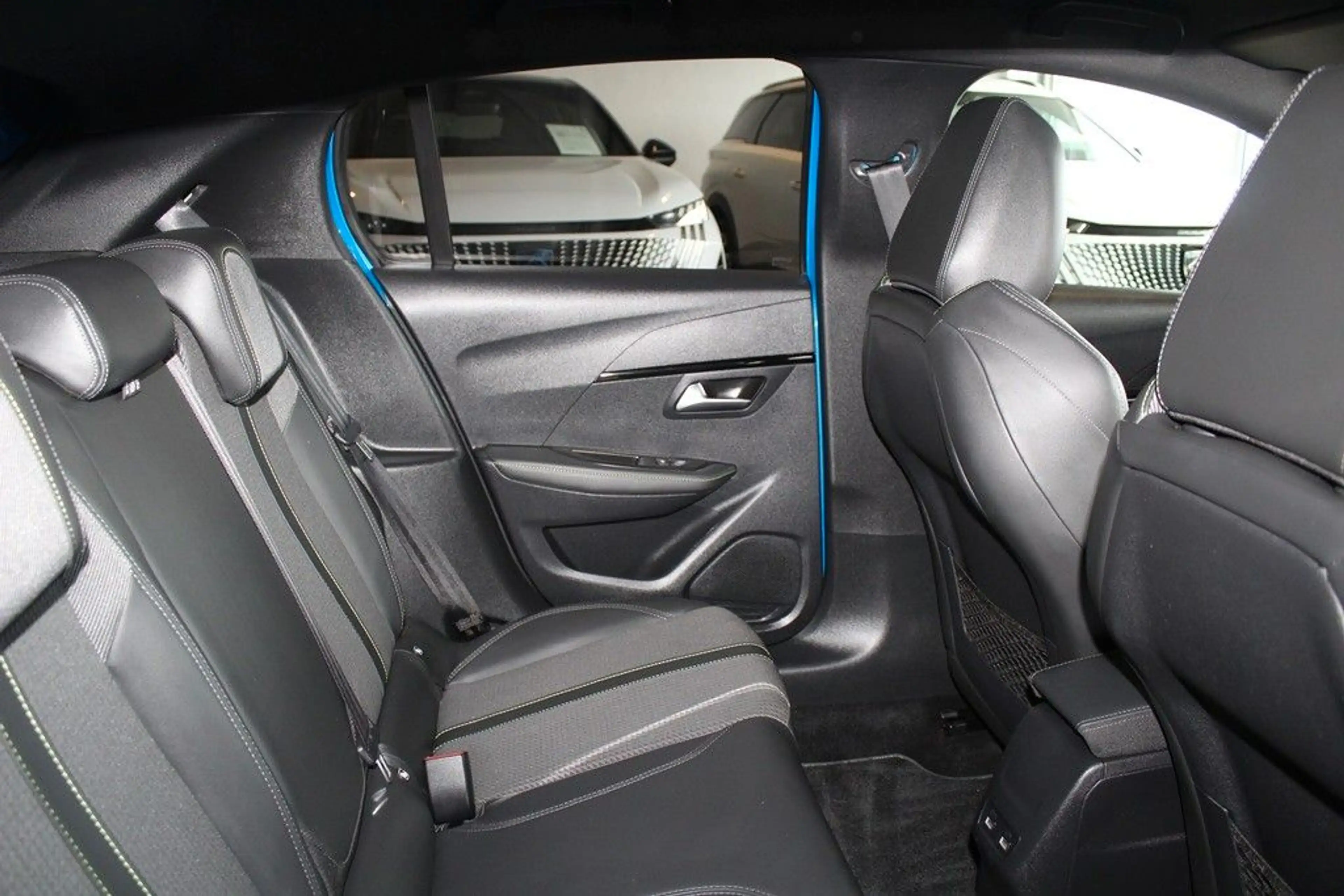 Peugeot 208 GT-LINE 1.2 PureTech 100*LED*AHZV*SZHZG — photo 14