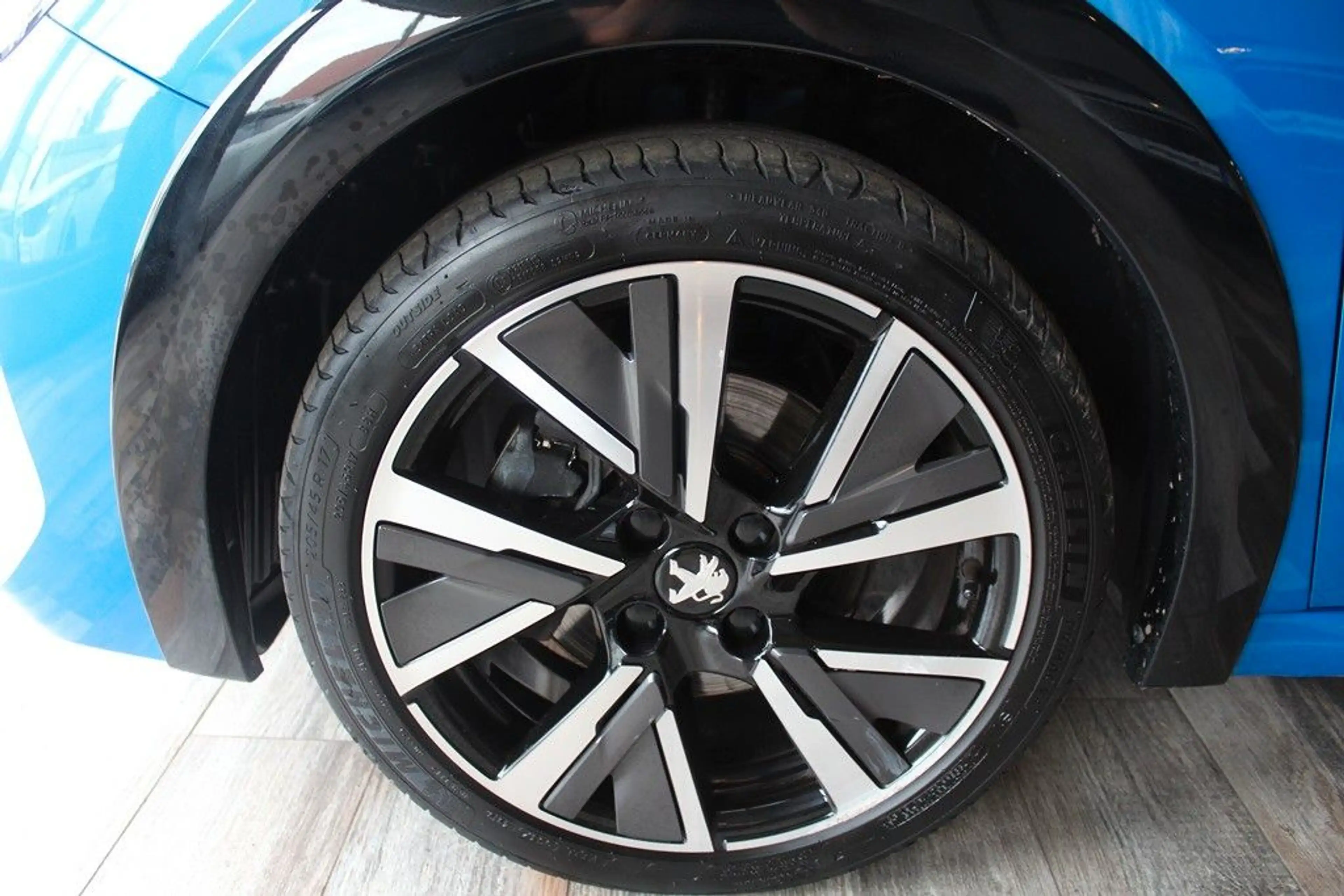 Peugeot 208 GT-LINE 1.2 PureTech 100*LED*AHZV*SZHZG — photo 5