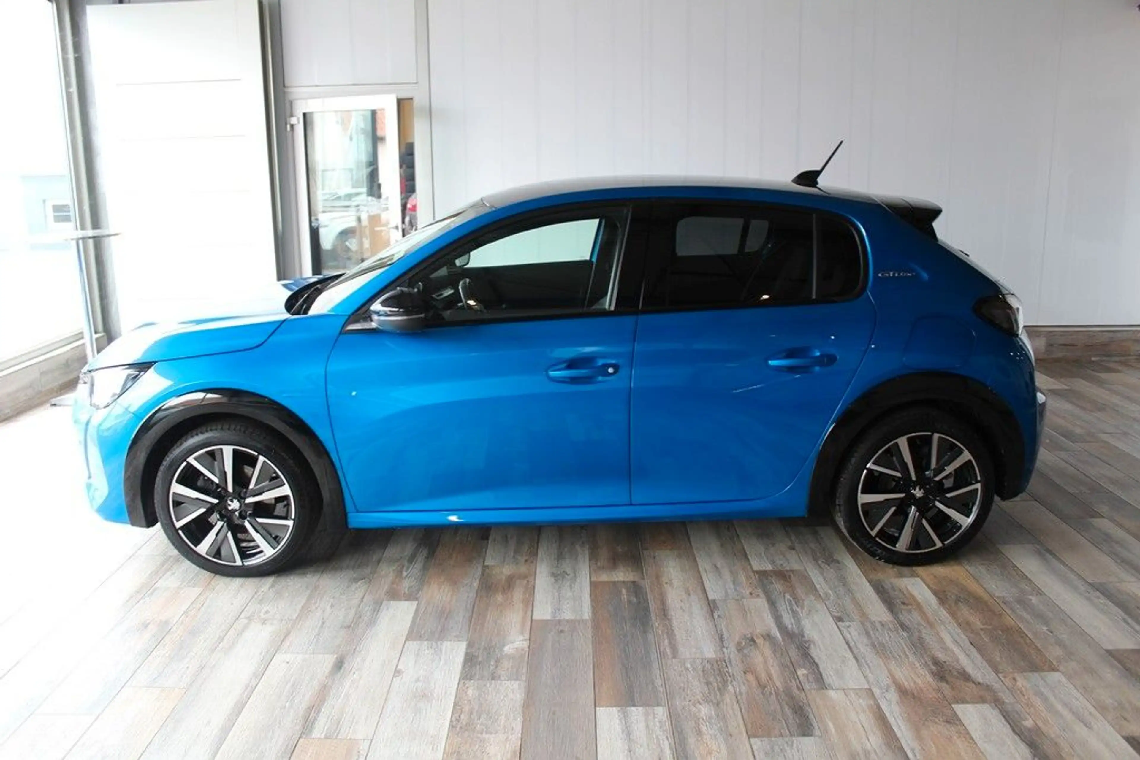 Peugeot 208 GT-LINE 1.2 PureTech 100*LED*AHZV*SZHZG — photo 6