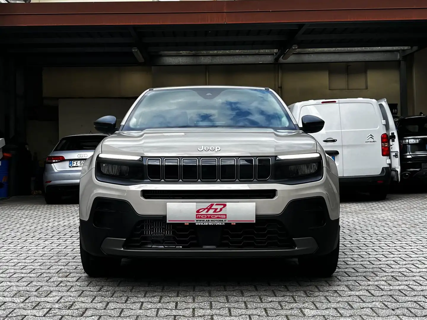 Jeep Avenger Avenger 1.2 Turbo 100 CV Longitude Grau - 2