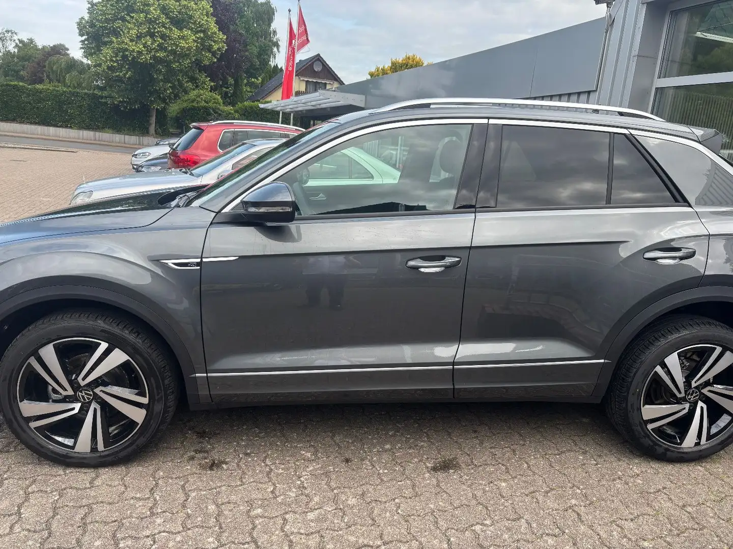 Volkswagen T-Roc 1.5 TSI OPF DSG R-Line "ACC+LED+Kamera" Grau - 2
