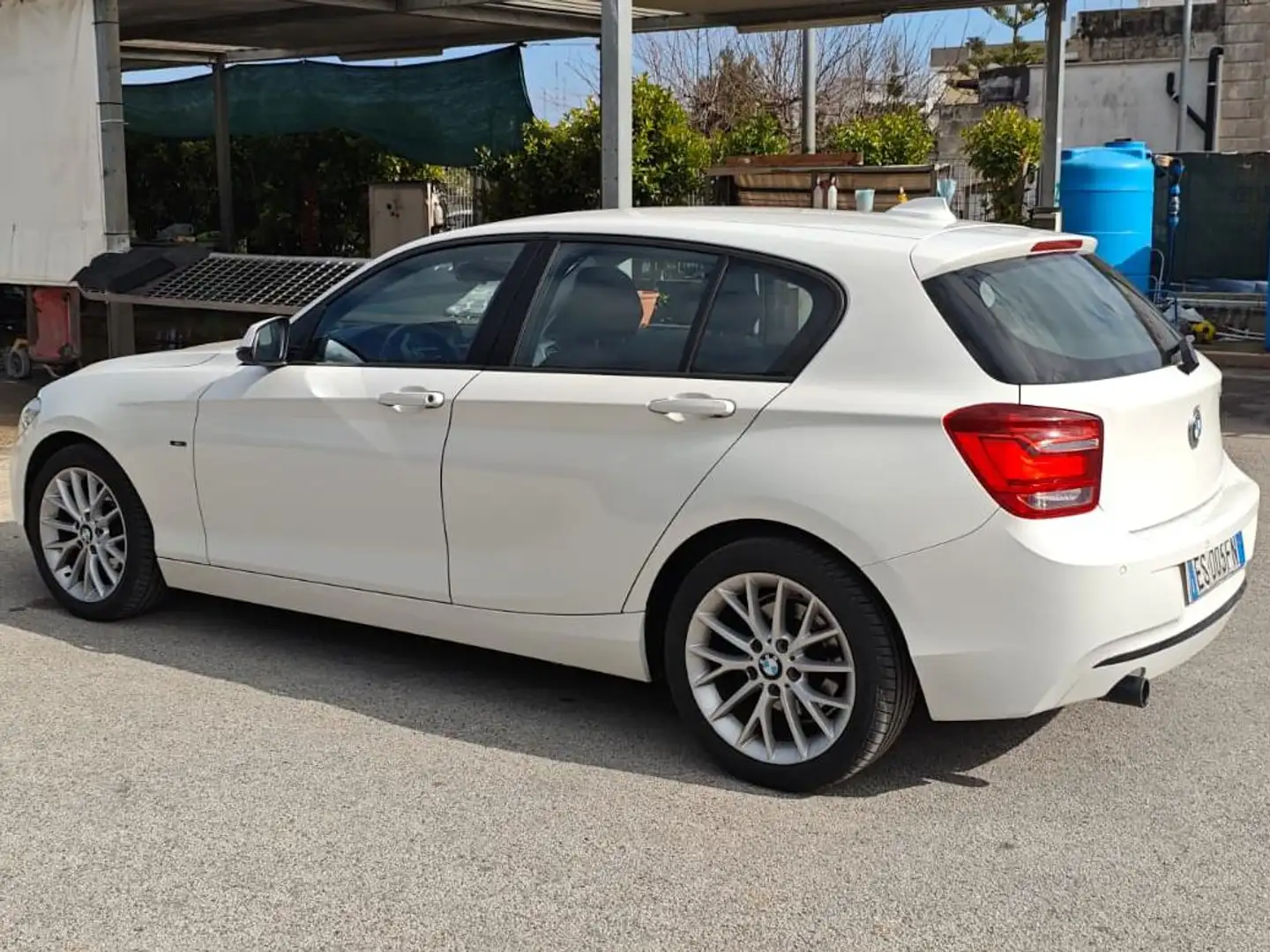 BMW 118 Serie 1 F/20-21 2011 118d 5p Sport Bianco - 2
