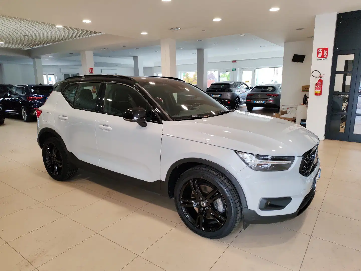 Volvo XC40 T5 Recharge auto Plug-in Hybrid R-design Navi 19” Gris - 2