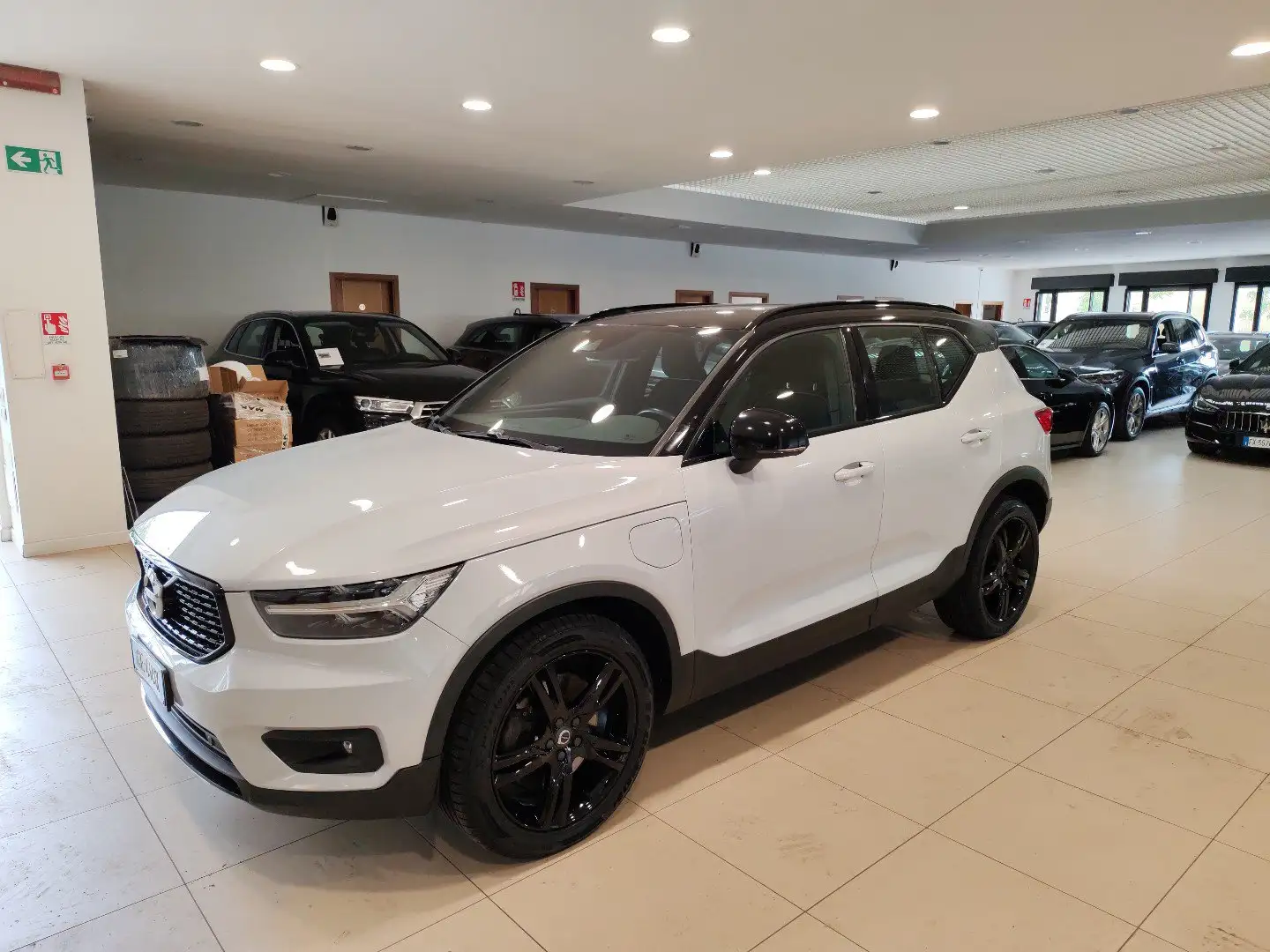 Volvo XC40 T5 Recharge auto Plug-in Hybrid R-design Navi 19” Gris - 1