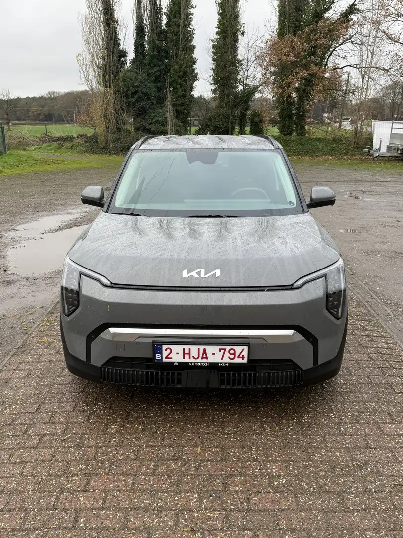 Kia EV3 58,3-kWh Business Plus : warmtepomp + 19'' velg Gris - 1
