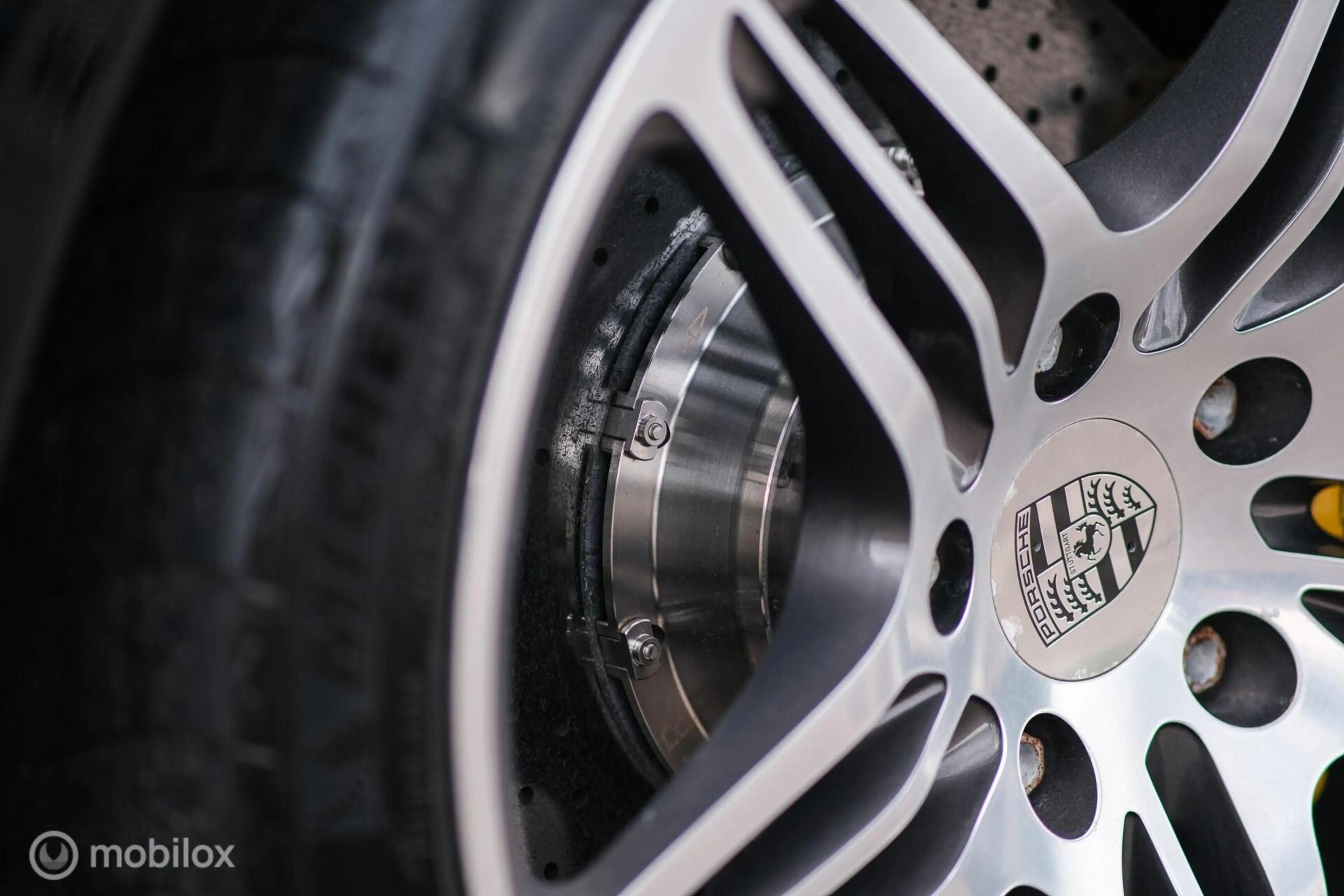 Porsche 997 Cabrio 3.8 Carrera S — photo 24